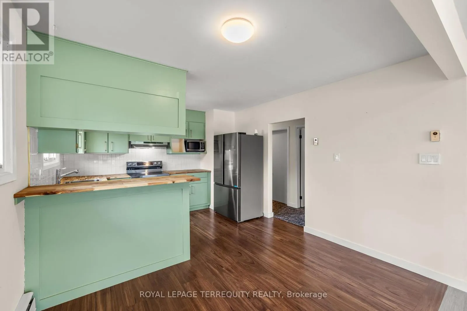 MAIN FLOOR - 116 BYNG AVENUE
