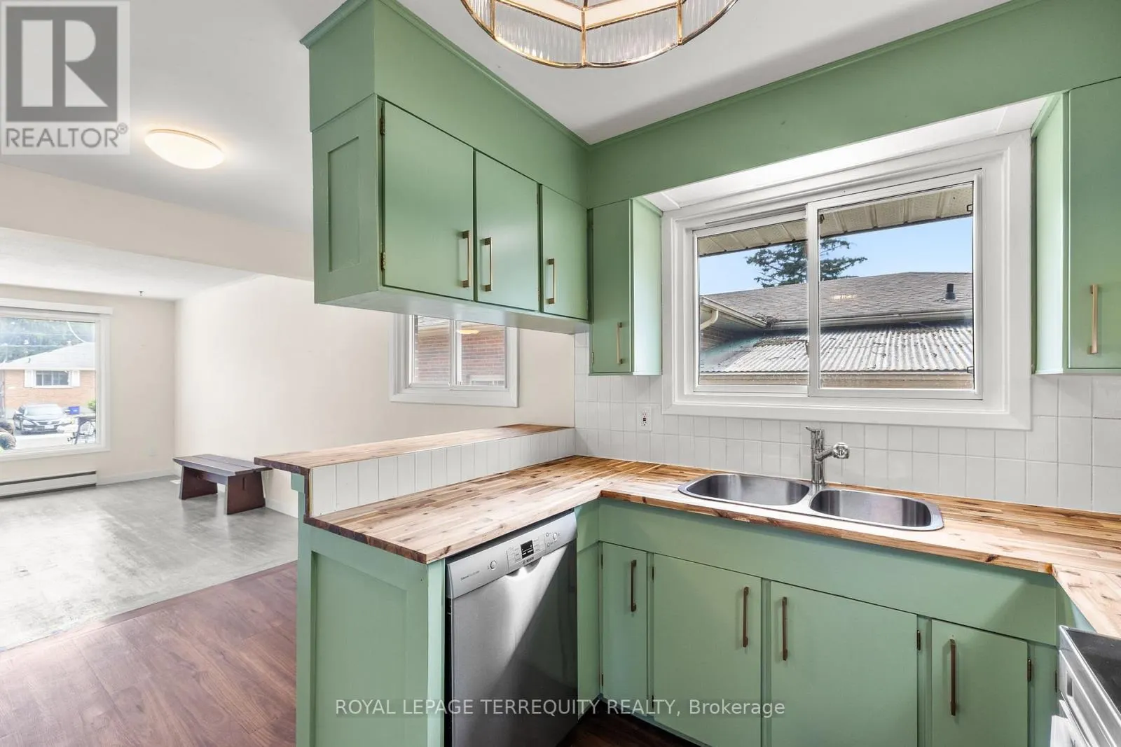 MAIN FLOOR - 116 BYNG AVENUE