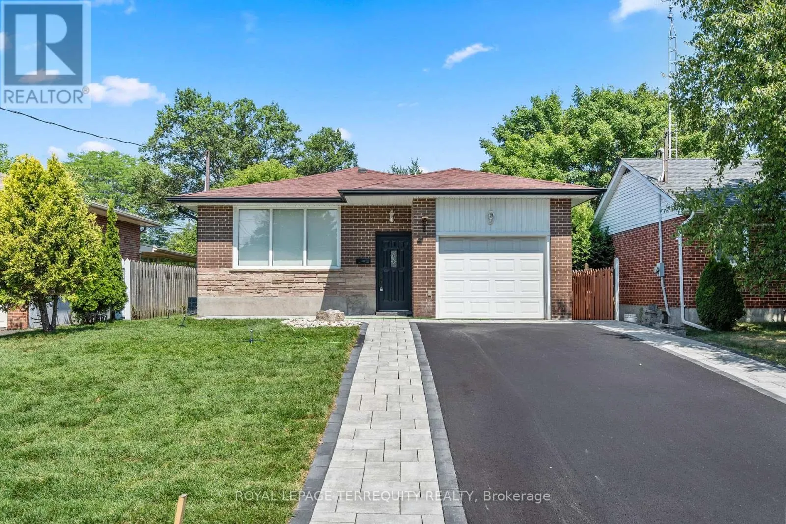 MAIN FLOOR - 116 BYNG AVENUE
