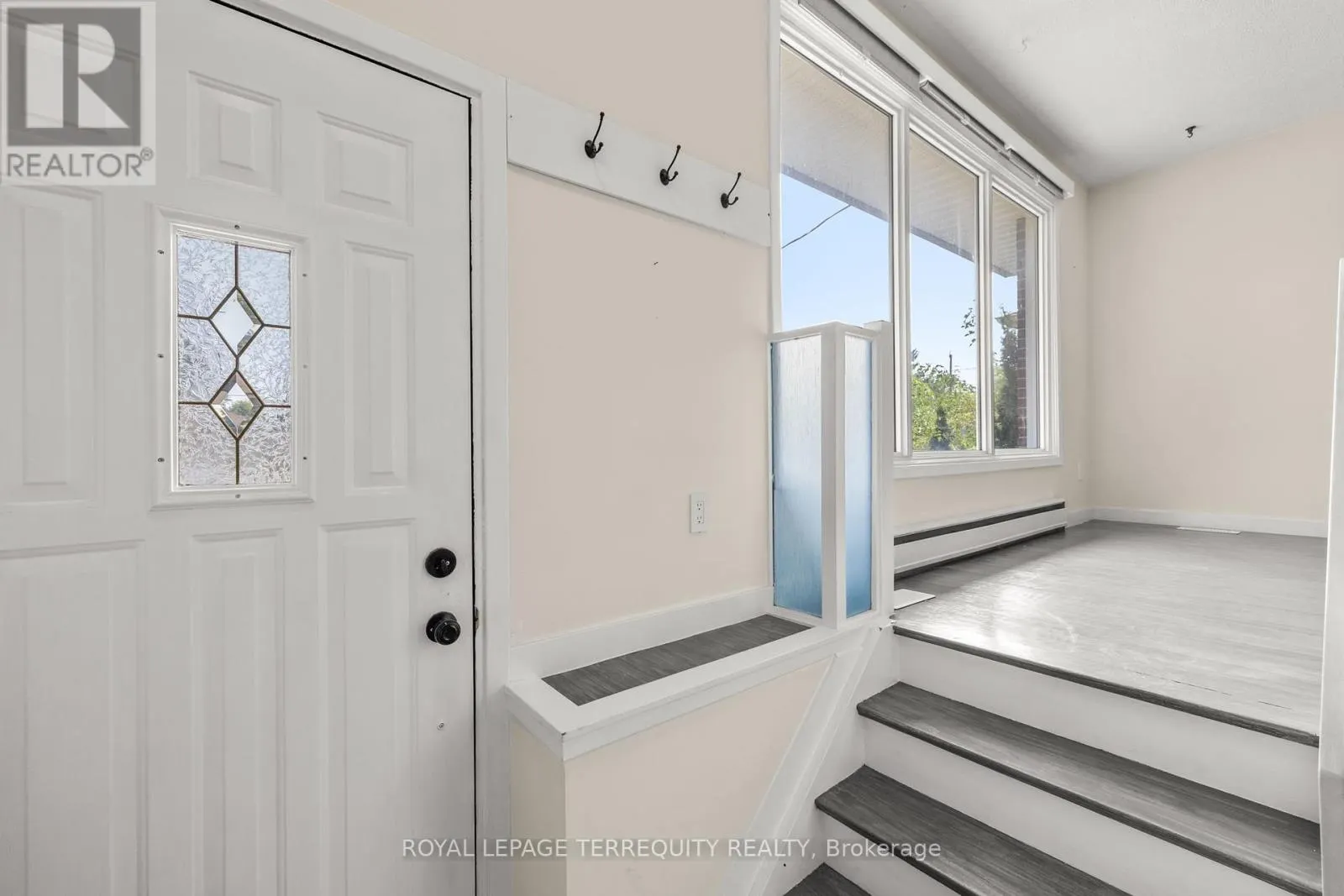 MAIN FLOOR - 116 BYNG AVENUE