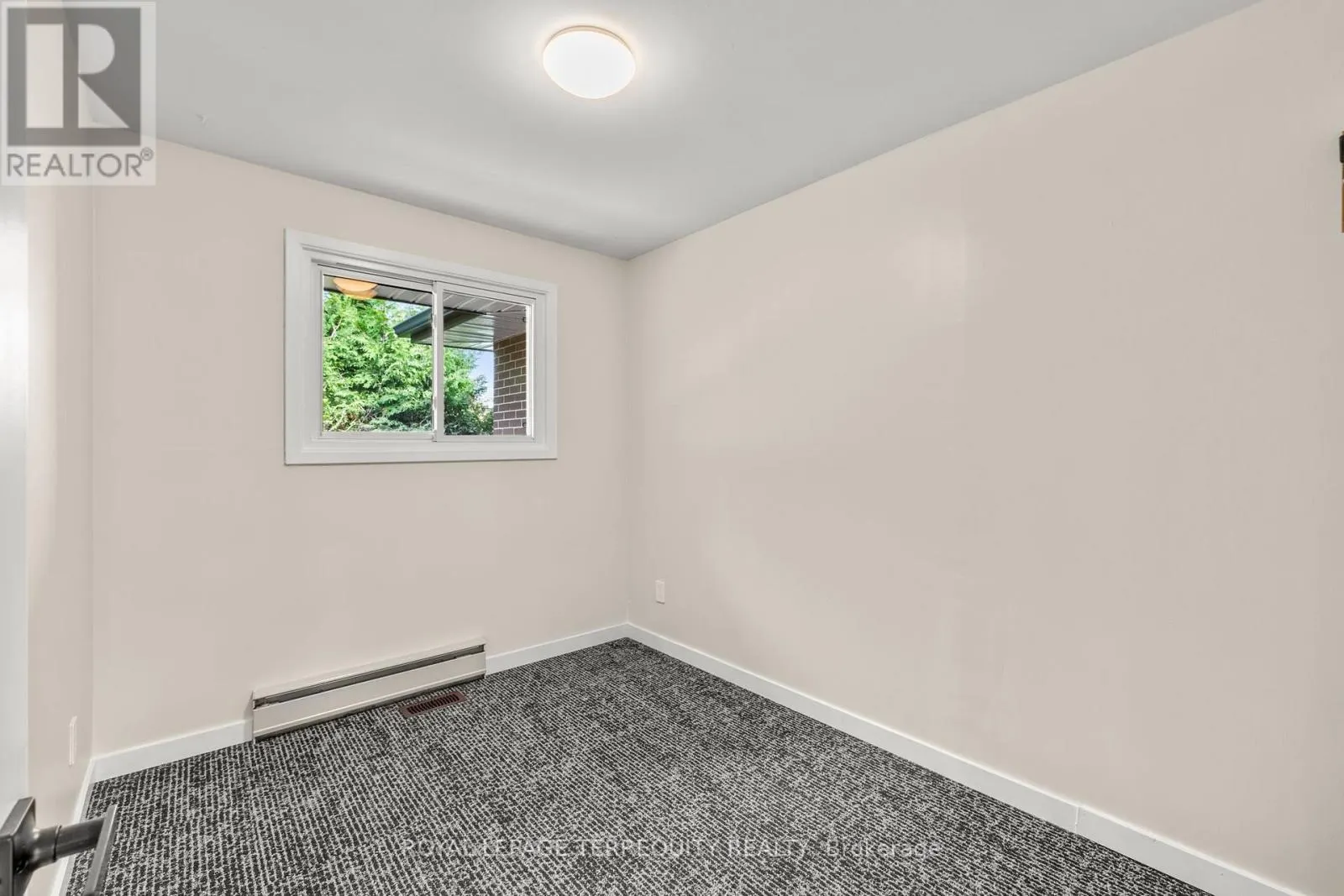 MAIN FLOOR - 116 BYNG AVENUE