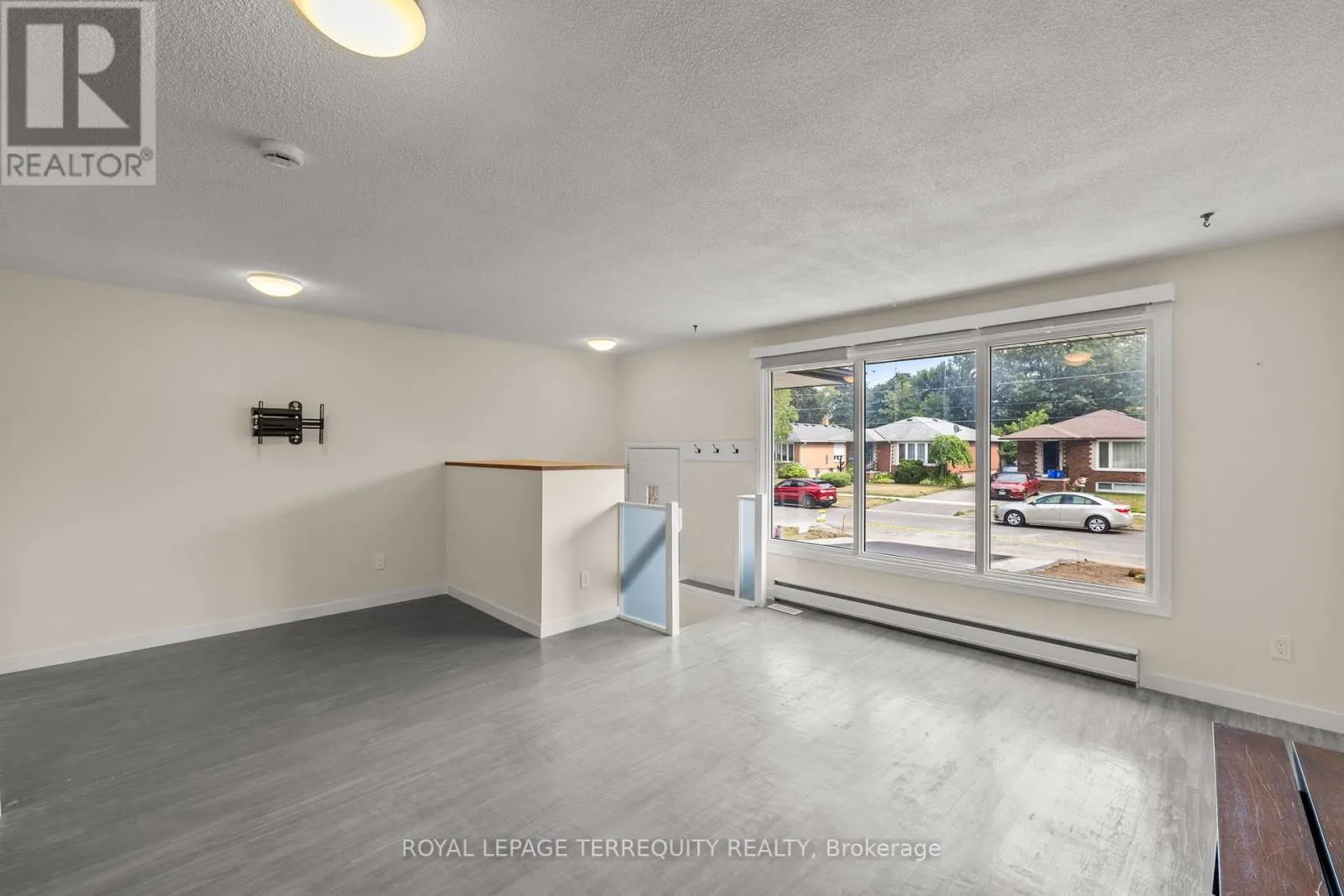MAIN FLOOR - 116 BYNG AVENUE