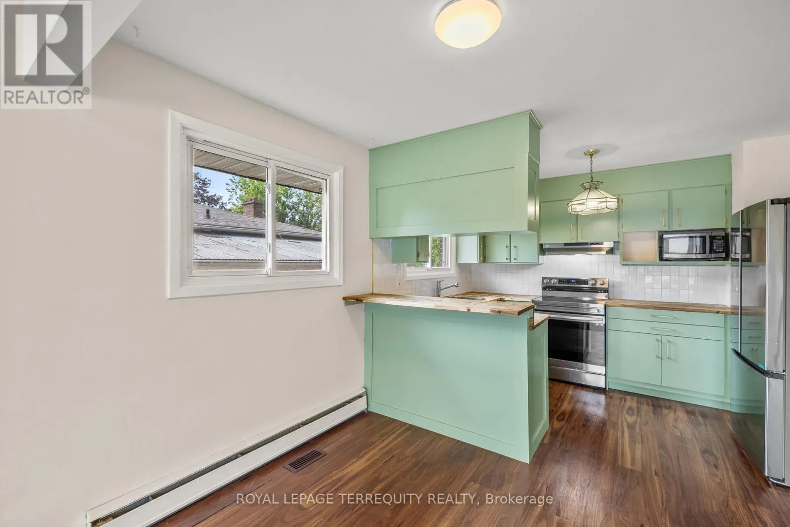 MAIN FLOOR - 116 BYNG AVENUE