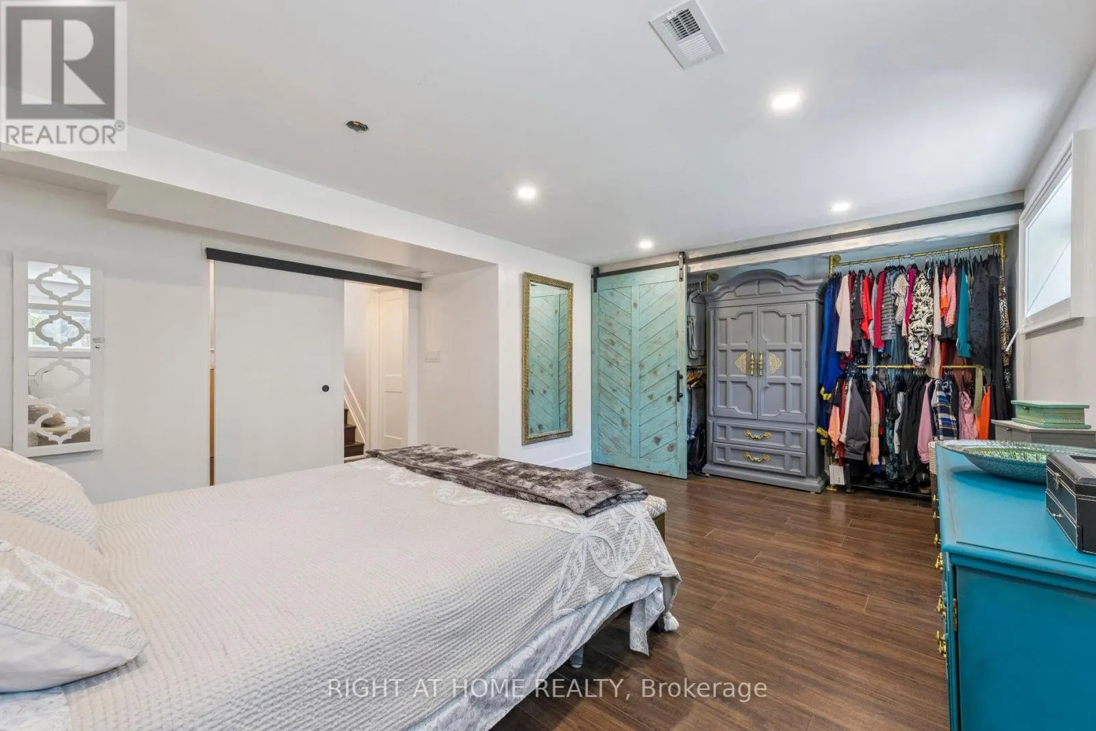 403 CHANDOS COURT