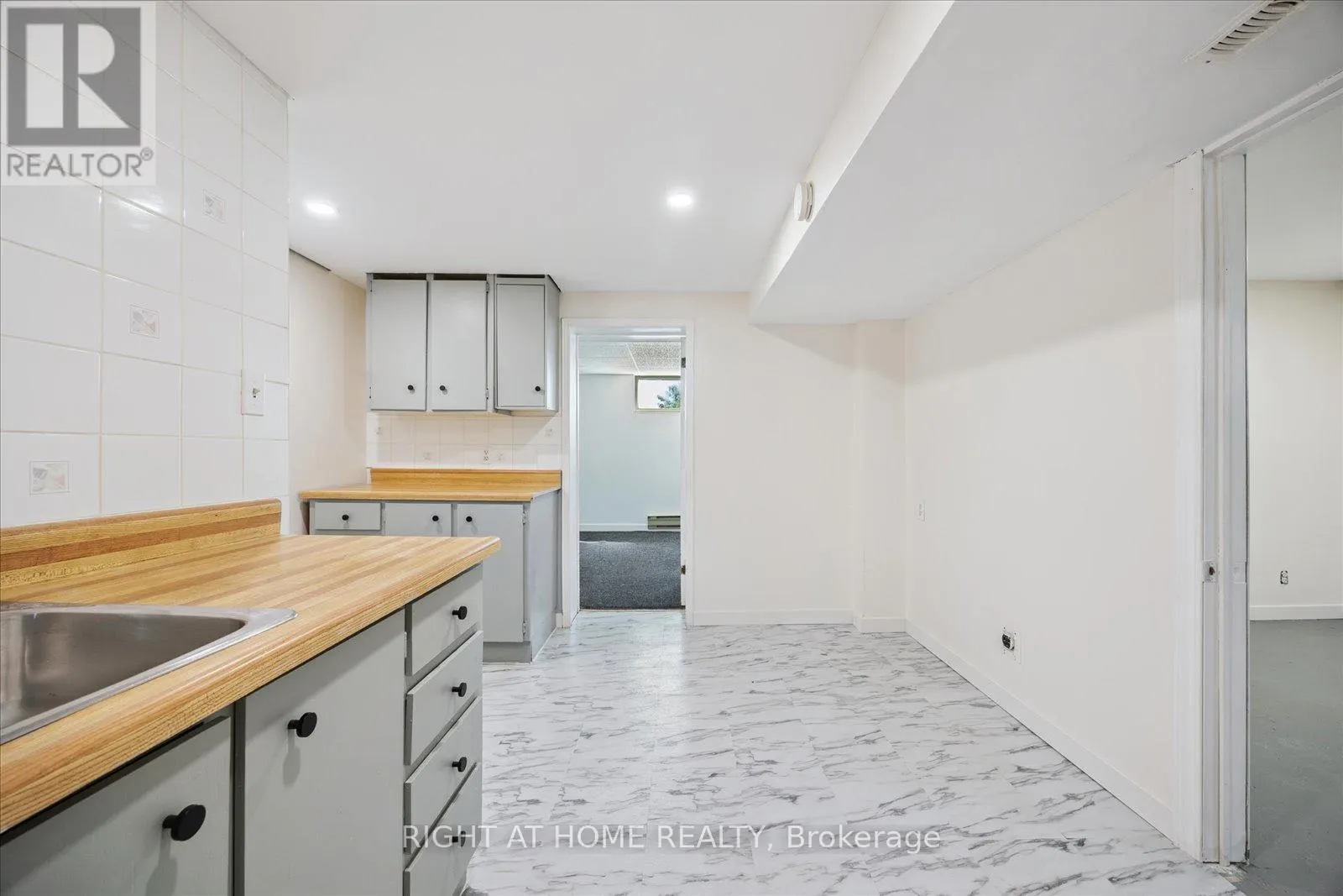 1328 SCUGOG AVENUE