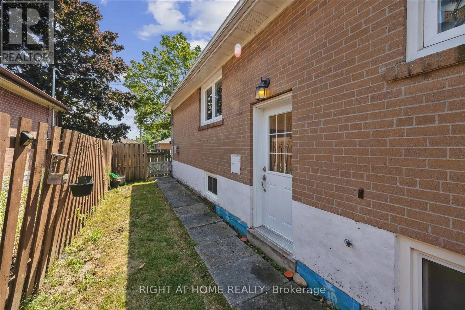1328 SCUGOG AVENUE