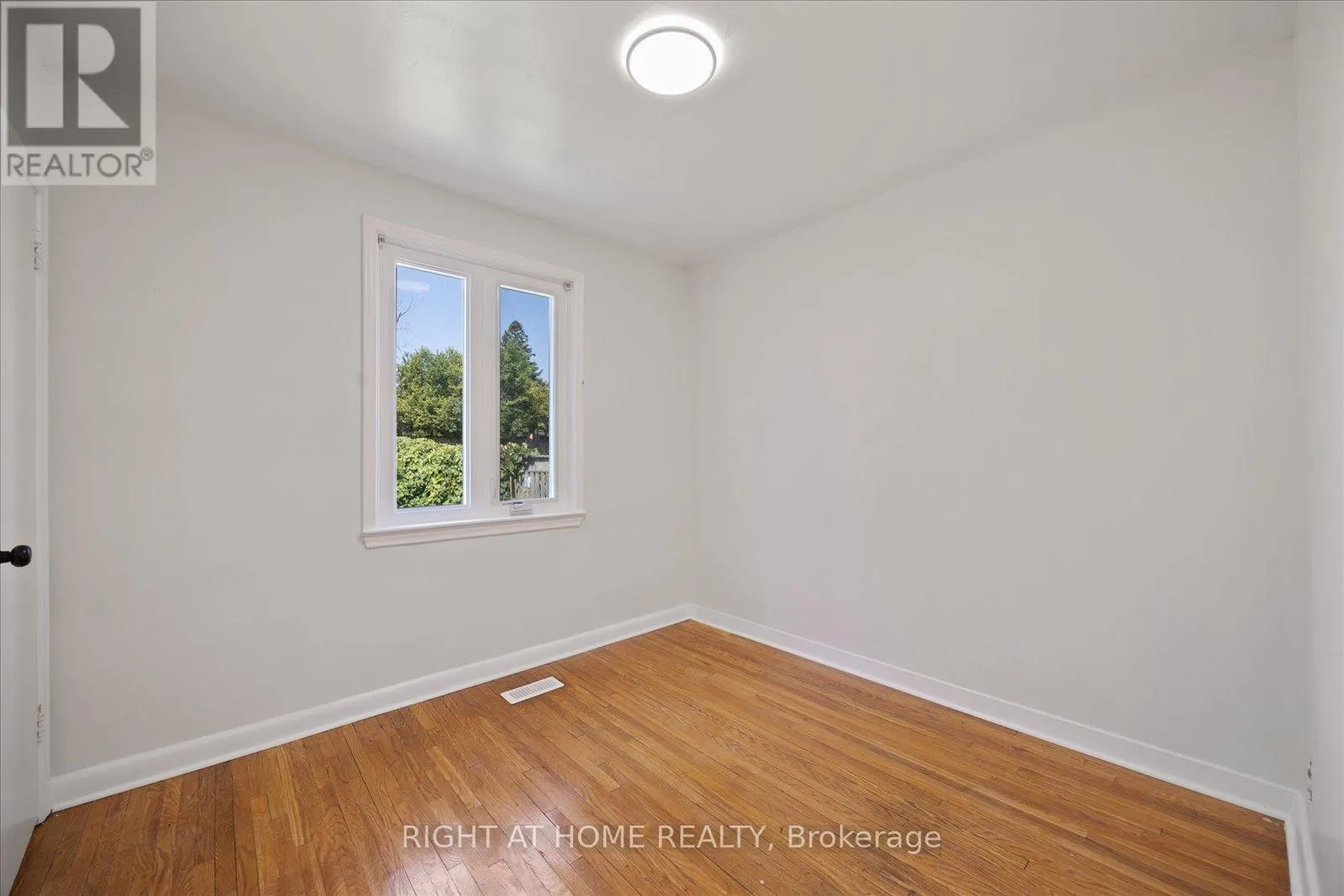1328 SCUGOG AVENUE