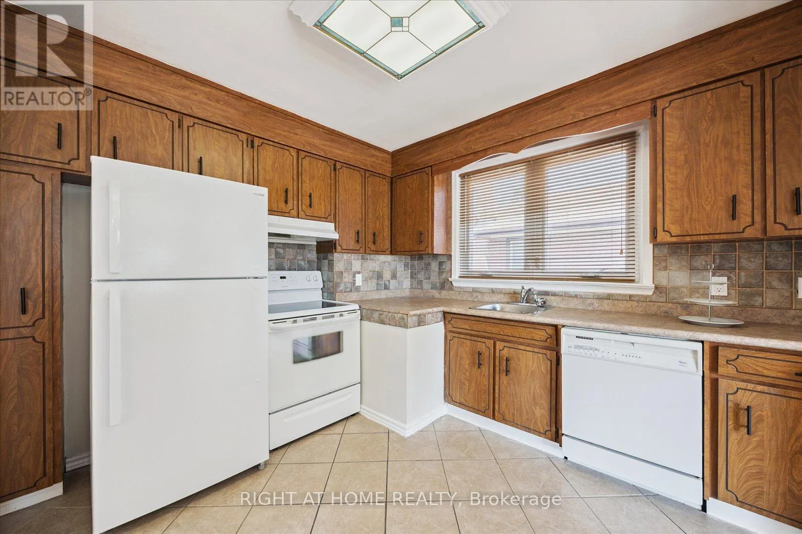 1328 SCUGOG AVENUE