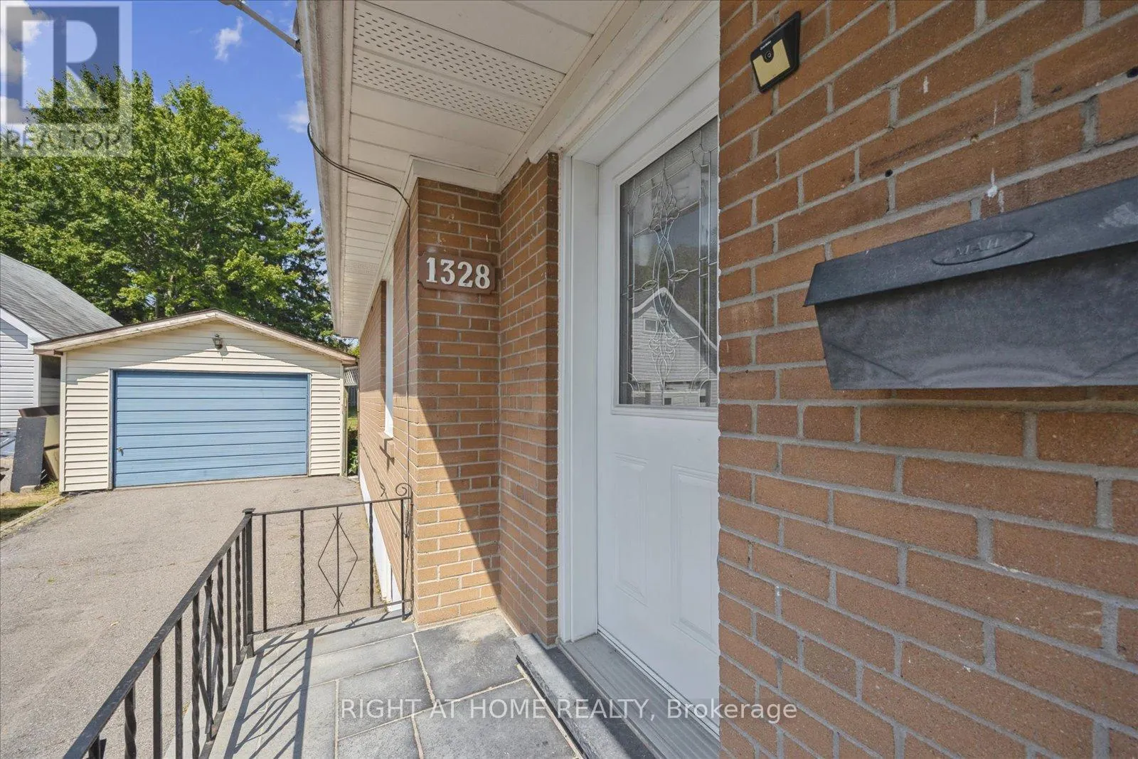 1328 SCUGOG AVENUE