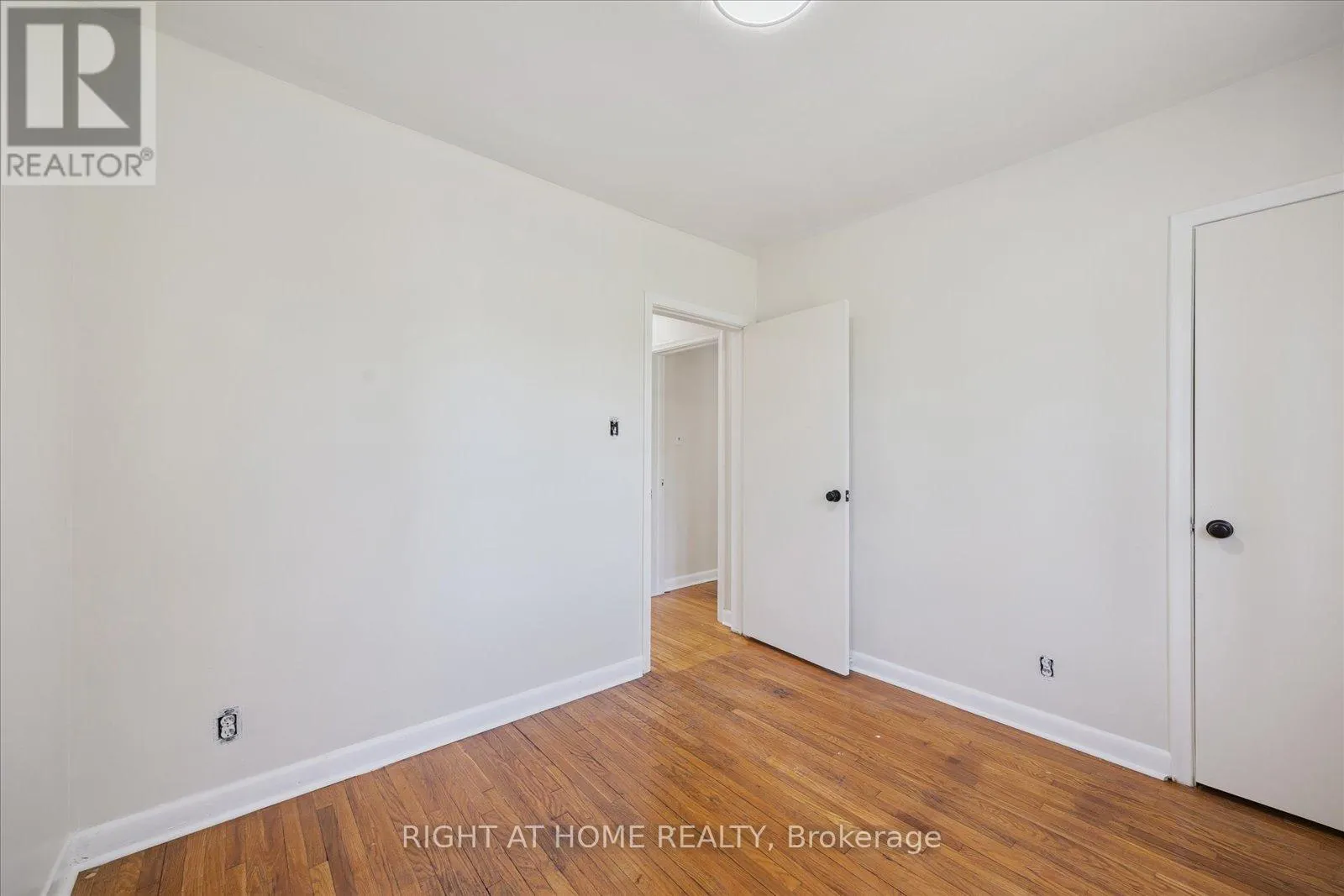 1328 SCUGOG AVENUE