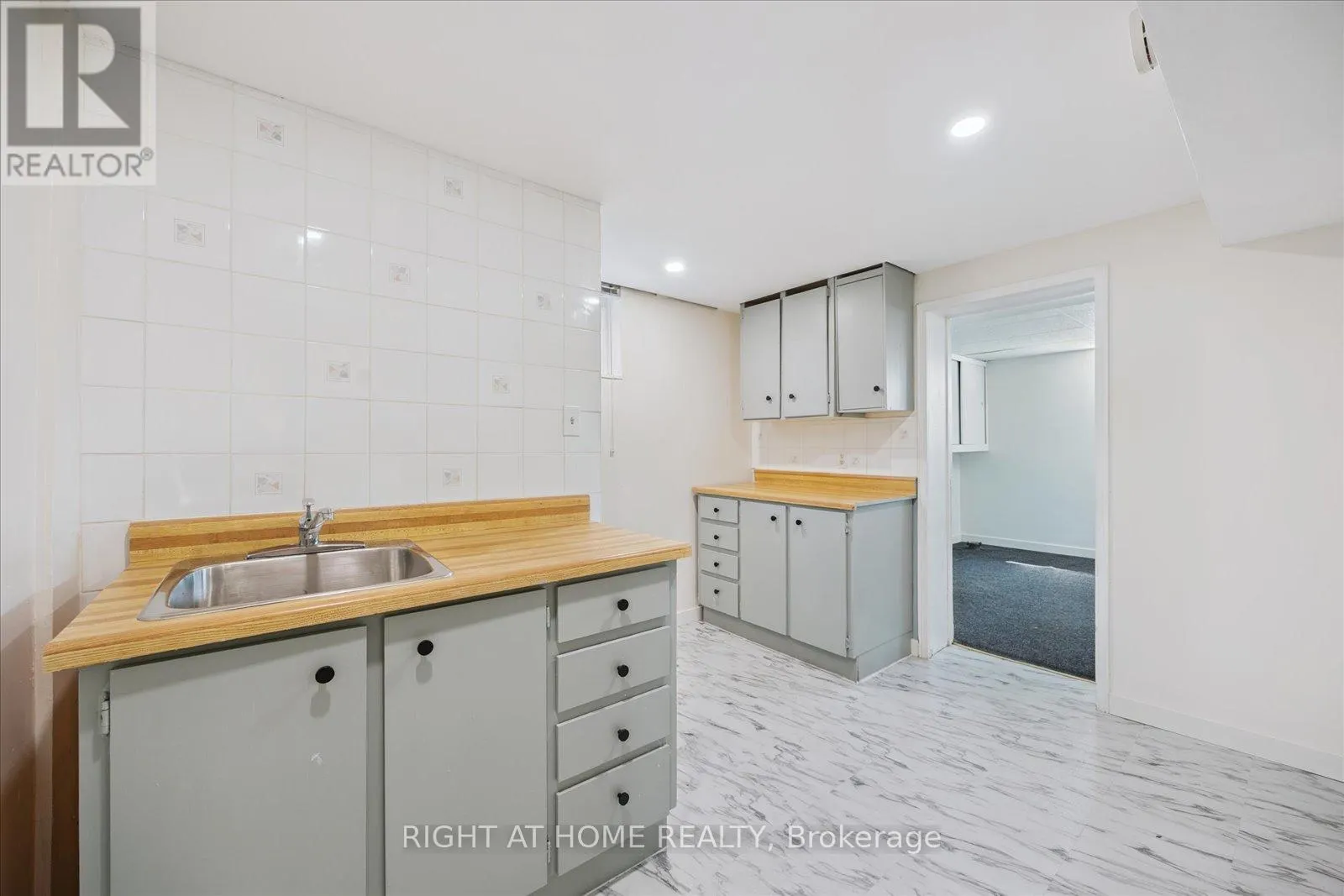 1328 SCUGOG AVENUE