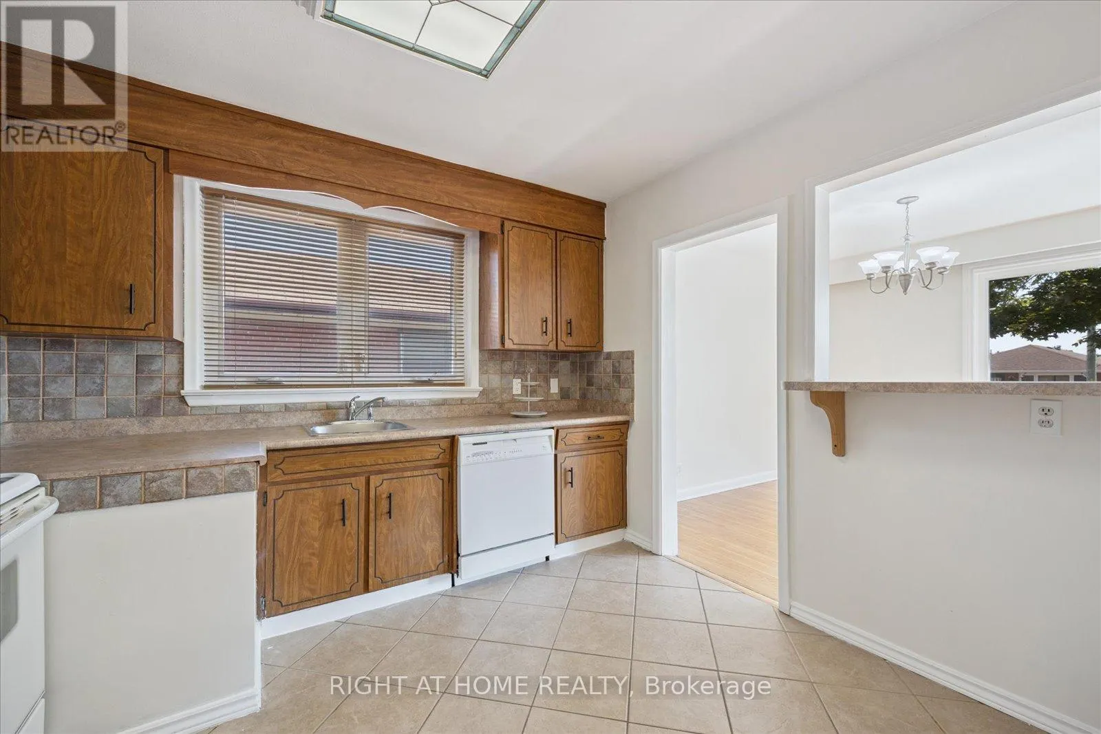 1328 SCUGOG AVENUE