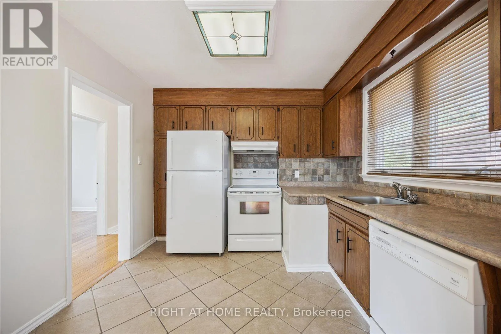 1328 SCUGOG AVENUE