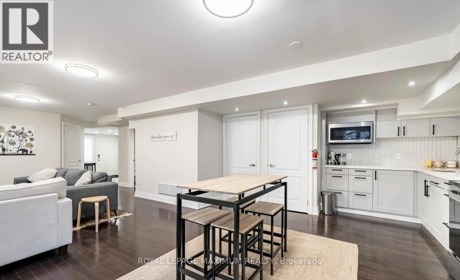 ROOM - 46 ILLINGWORTH LANE