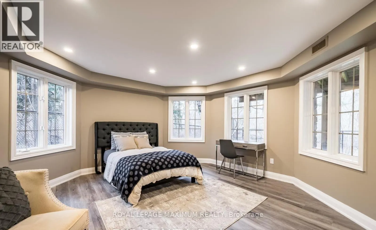 ROOM - 46 ILLINGWORTH LANE
