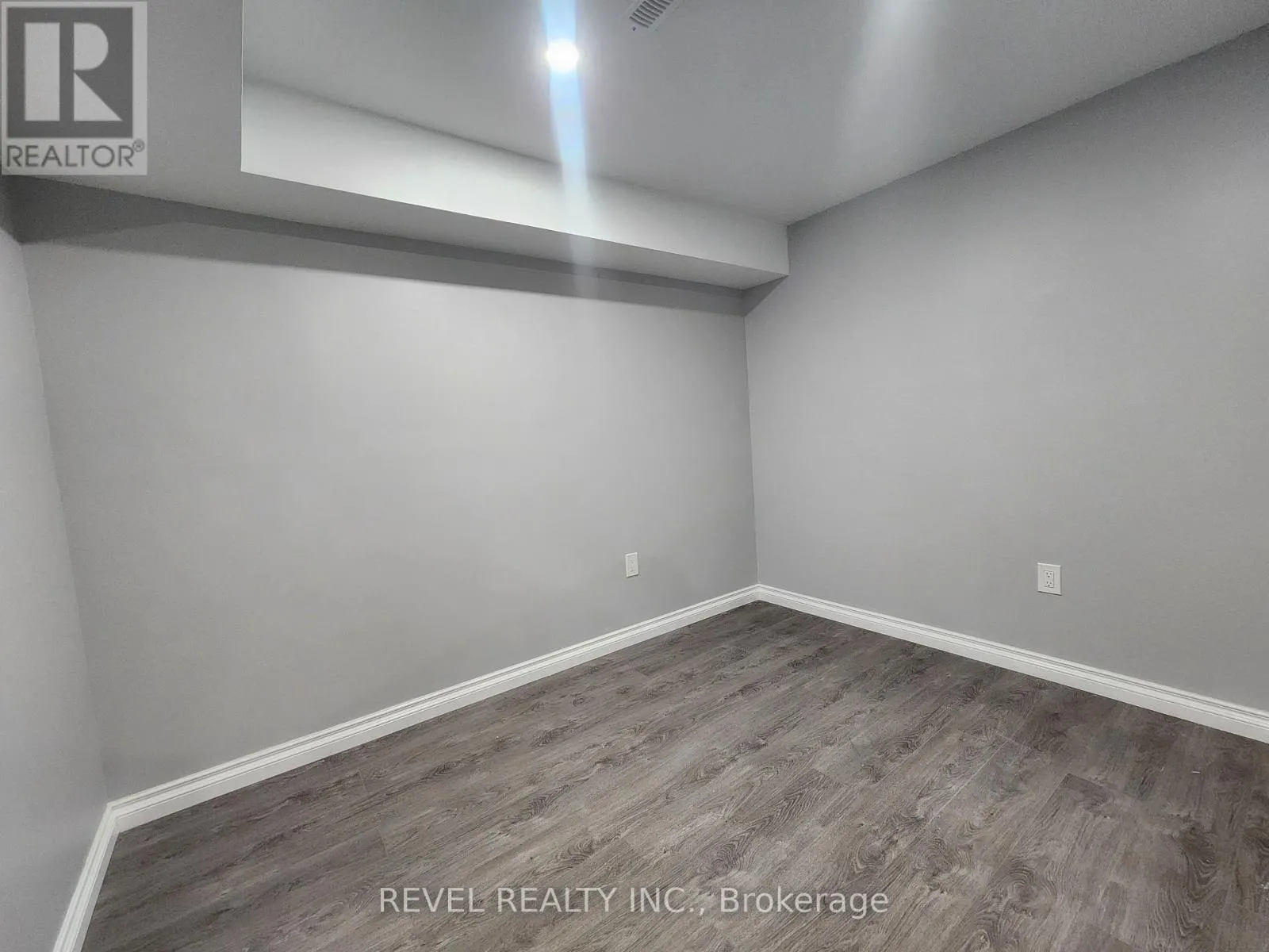 1405 LYNCROFT CRESCENT