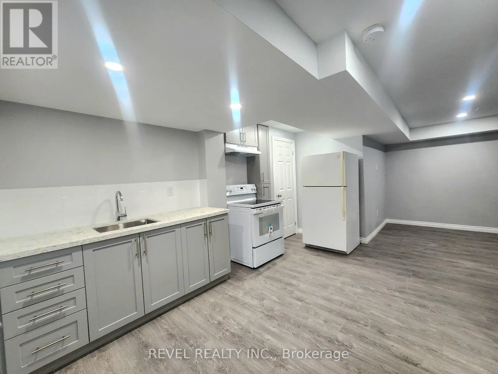 1405 LYNCROFT CRESCENT