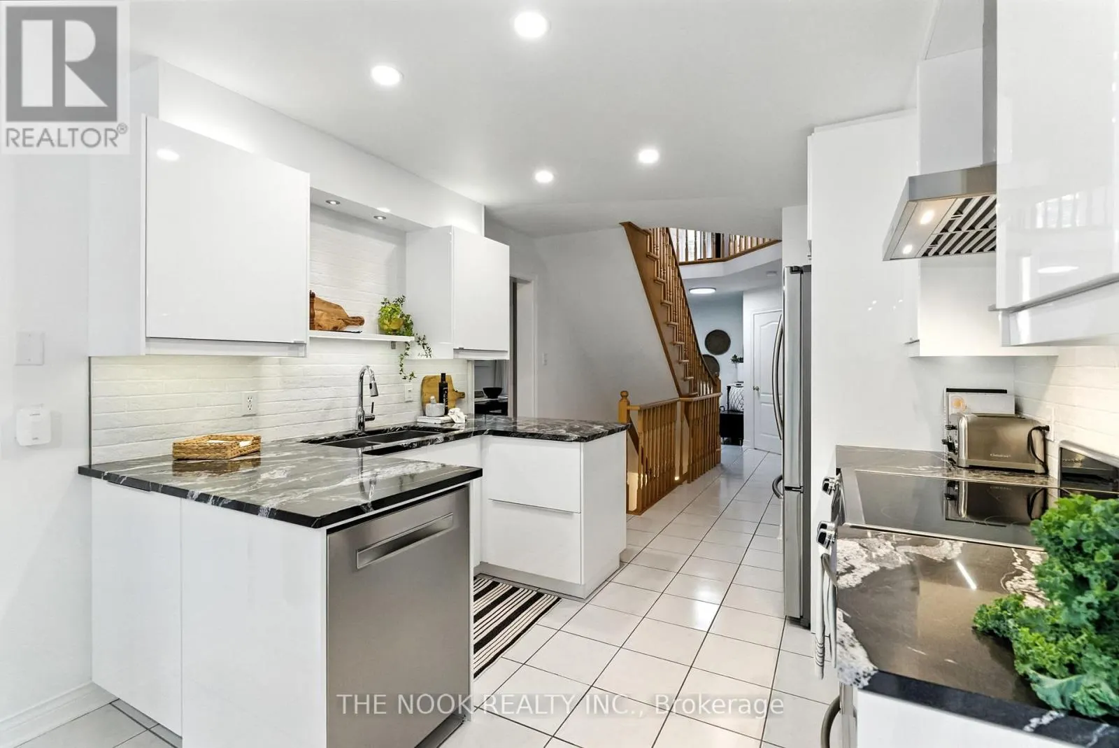 7 MARKWOOD CRESCENT