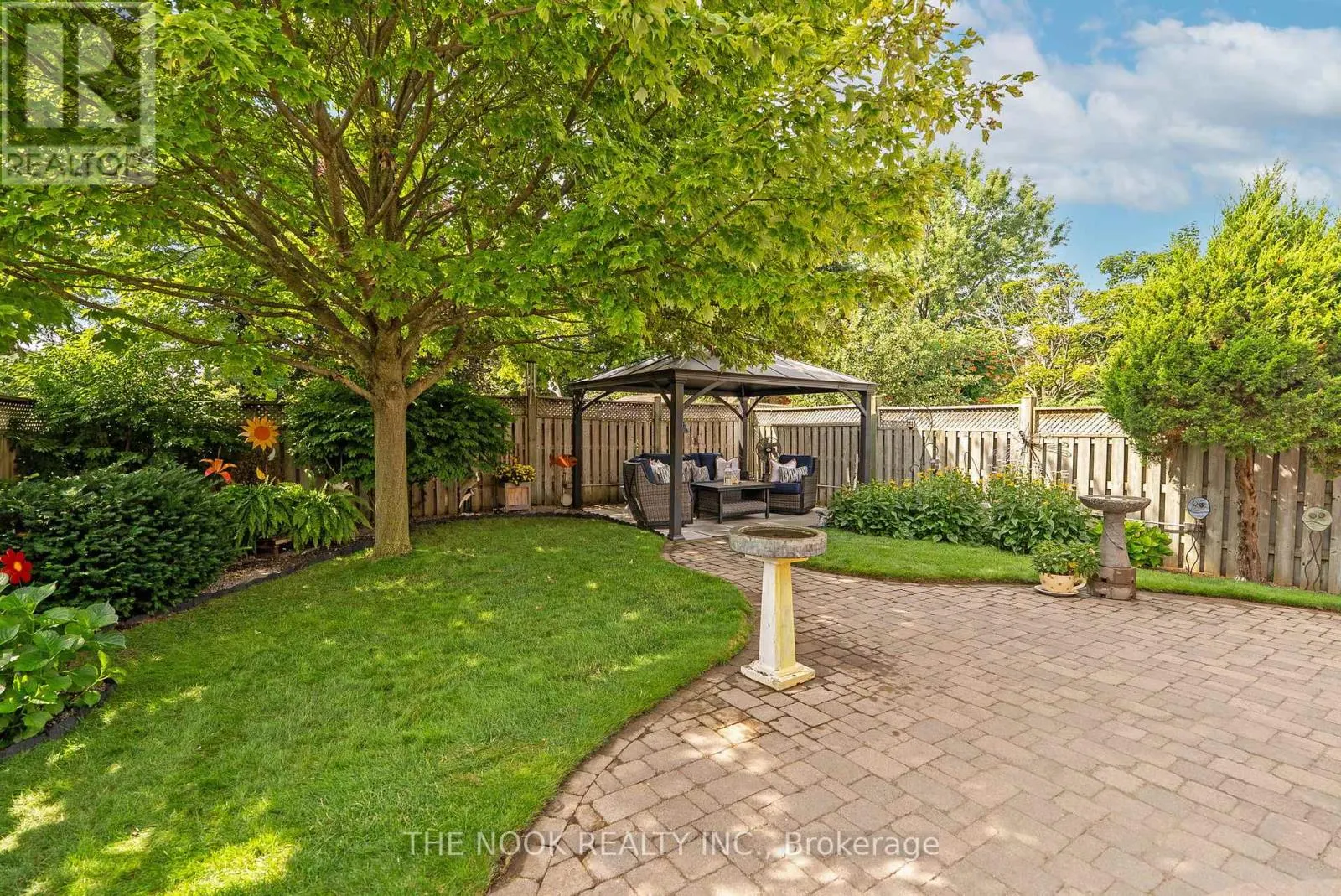 7 MARKWOOD CRESCENT