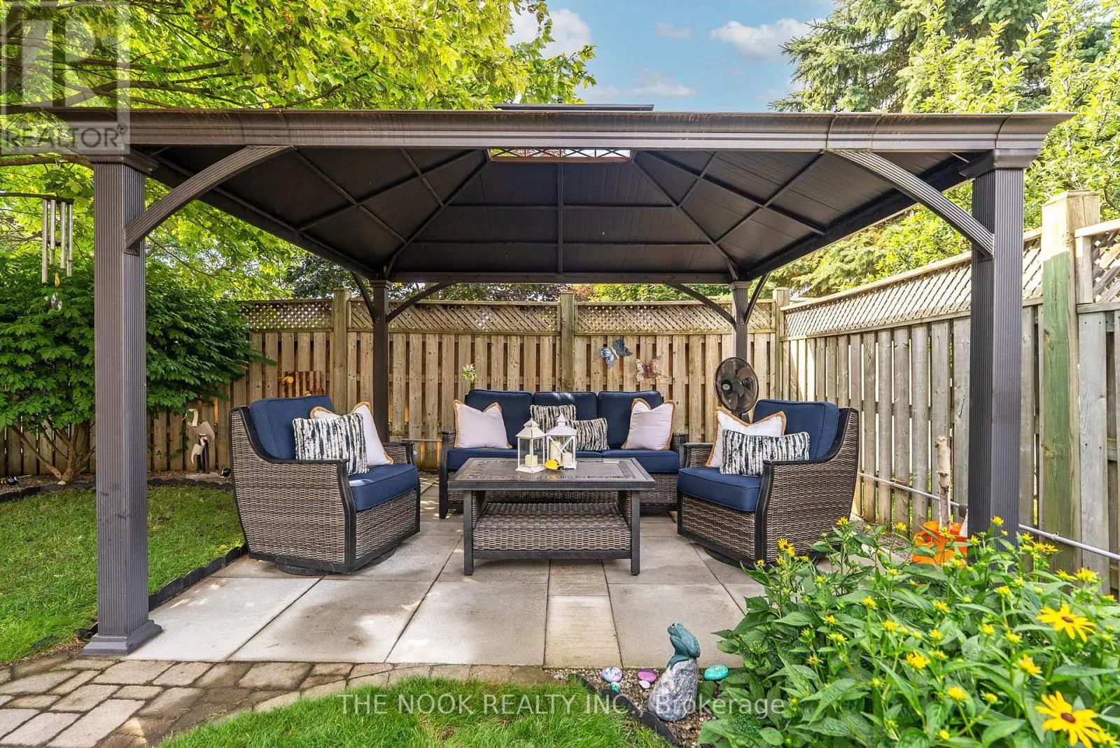 7 MARKWOOD CRESCENT