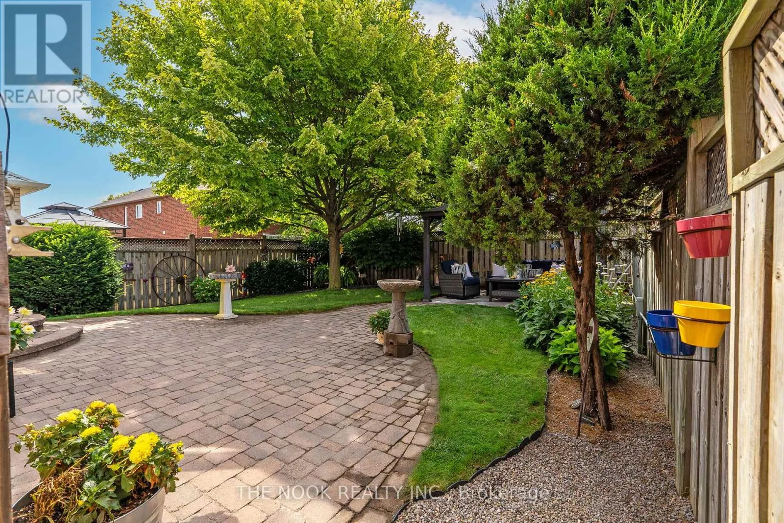 7 MARKWOOD CRESCENT