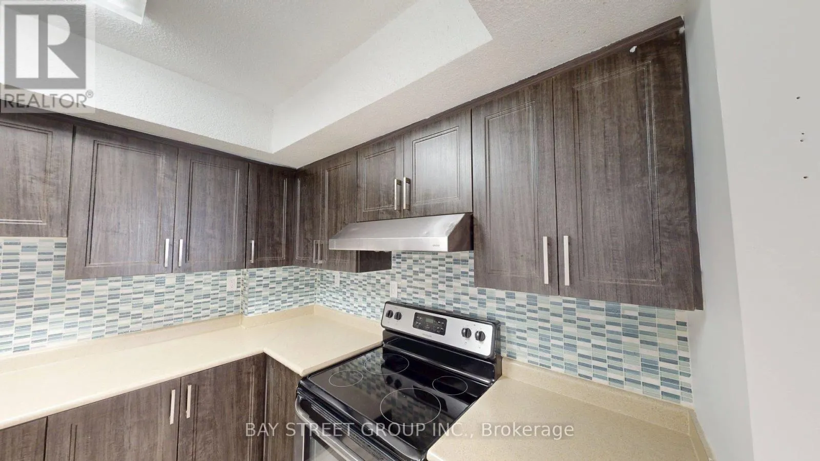 2 - 1448 OUTLET DRIVE