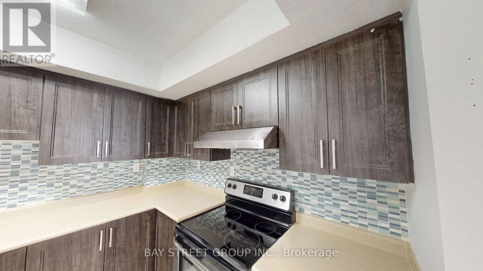 2 - 1448 OUTLET DRIVE