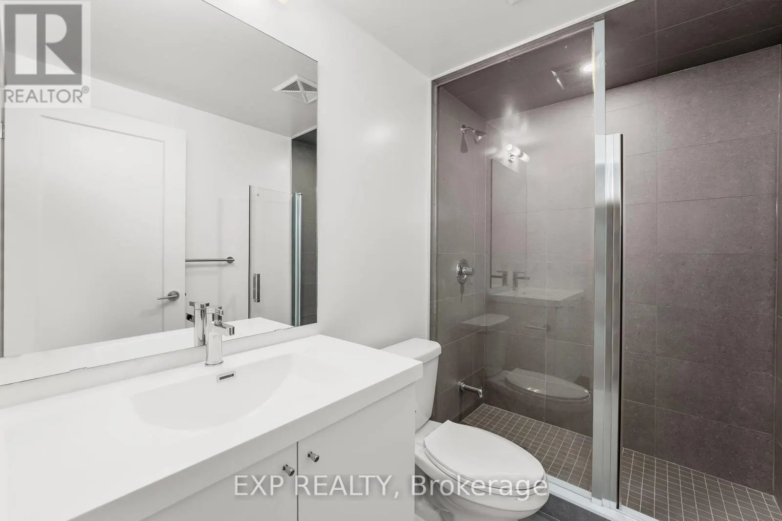 1605 - 2545 SIMCOE STREET N