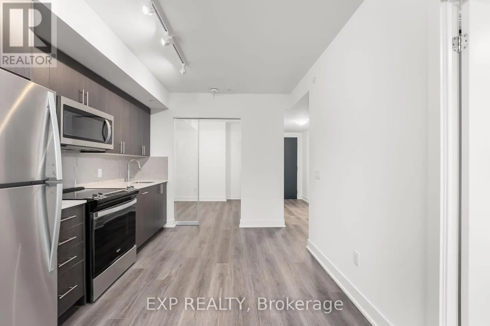 1605 - 2545 SIMCOE STREET N