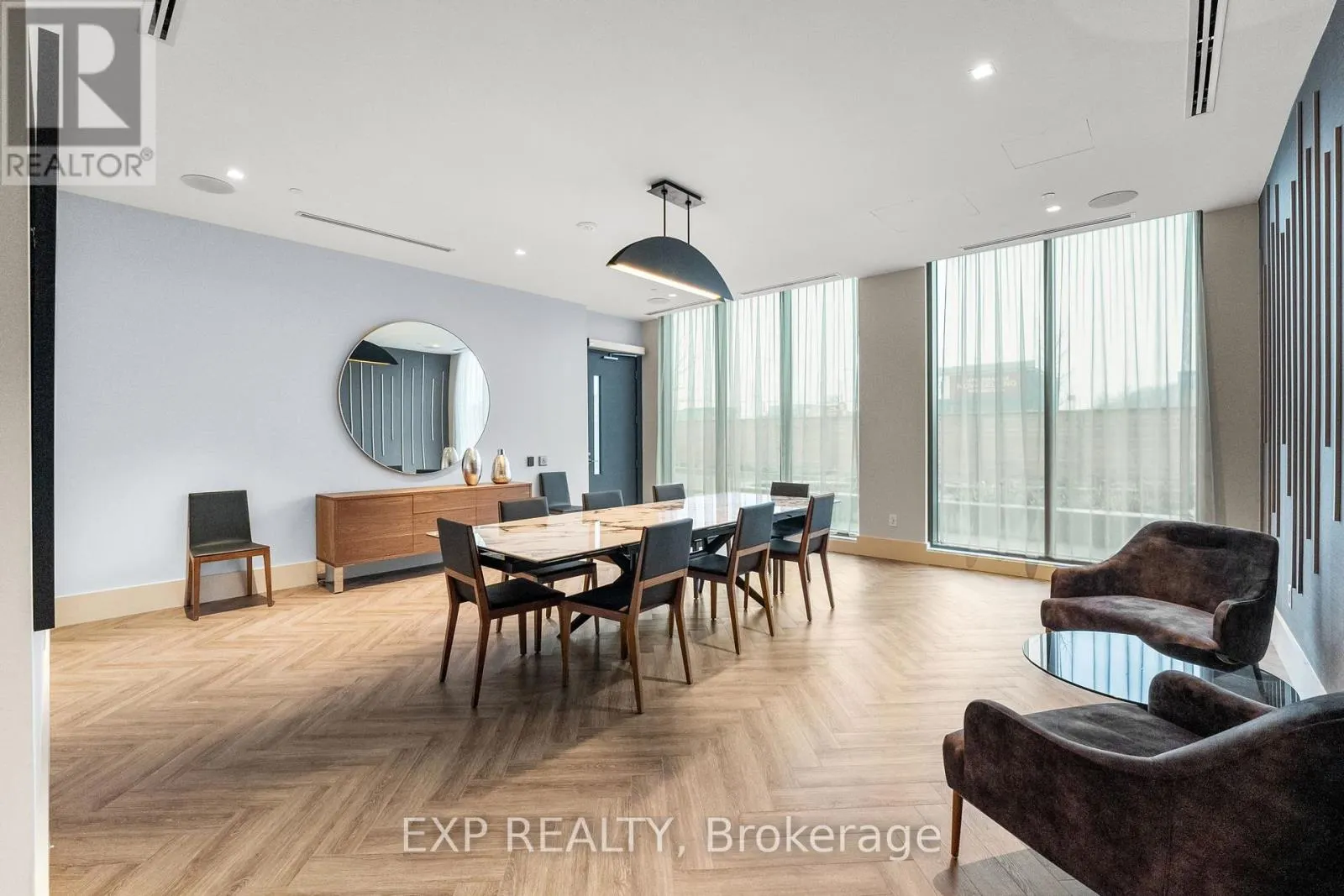 1605 - 2545 SIMCOE STREET N