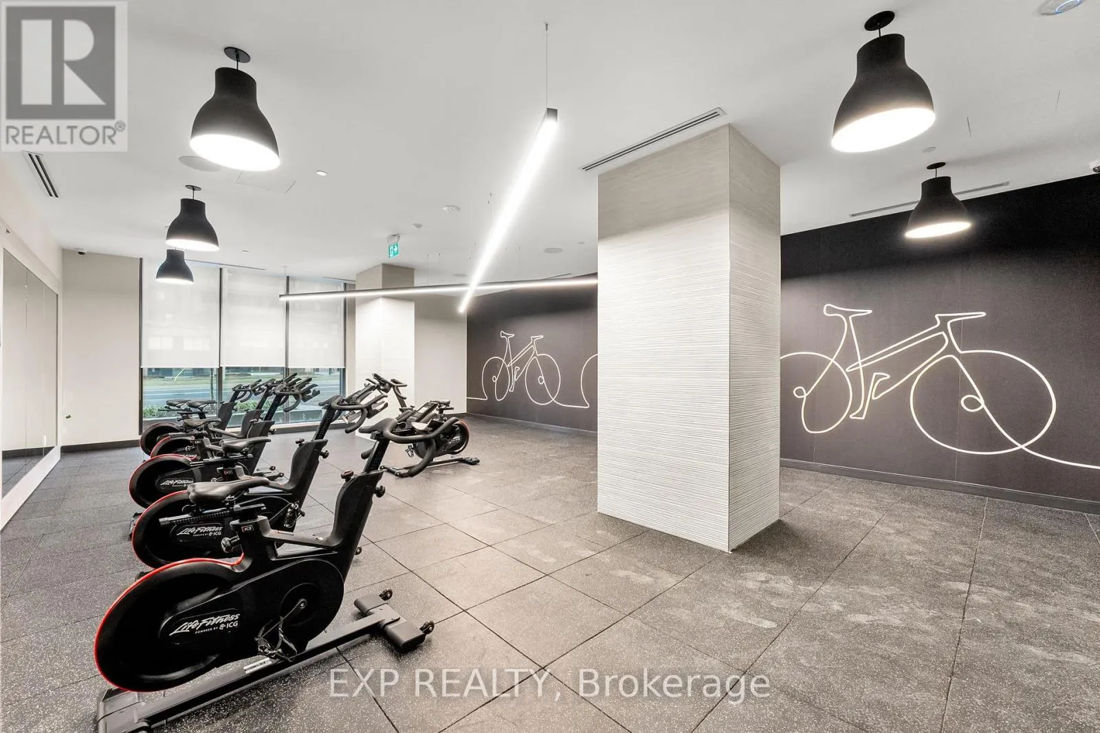 1605 - 2545 SIMCOE STREET N