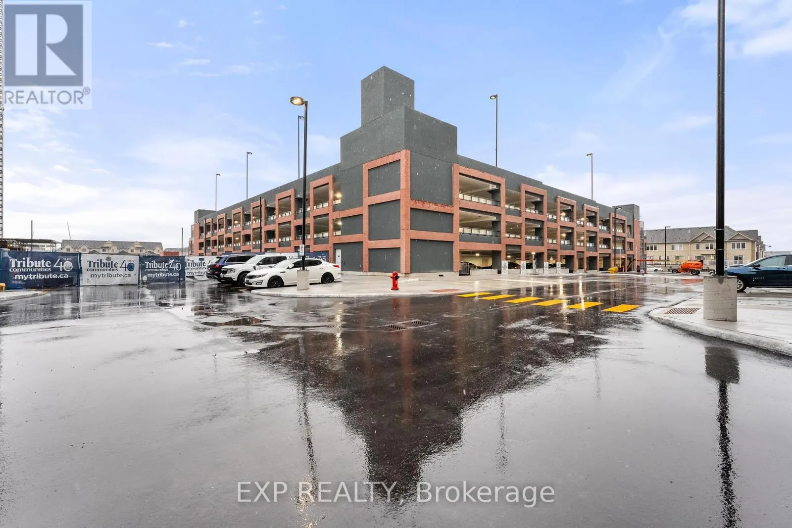 1605 - 2545 SIMCOE STREET N