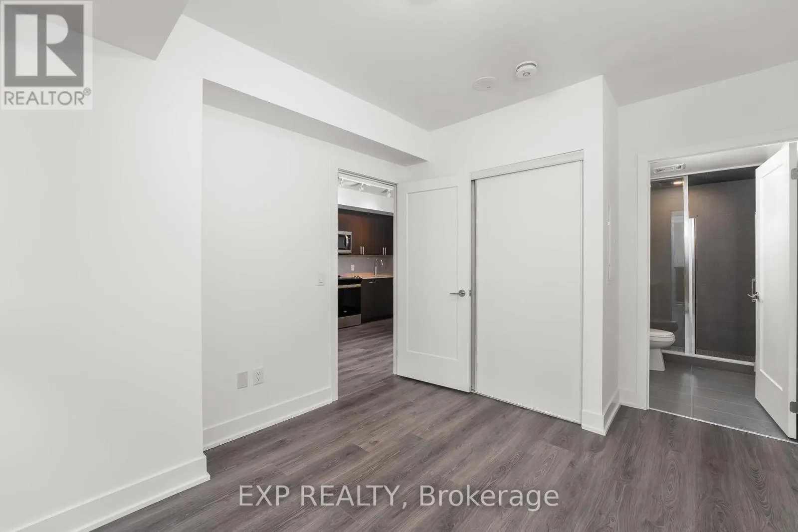 1605 - 2545 SIMCOE STREET N