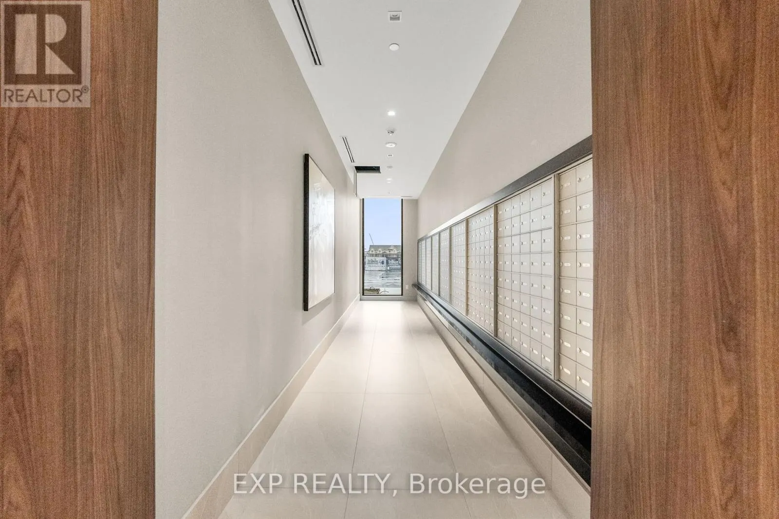 1605 - 2545 SIMCOE STREET N