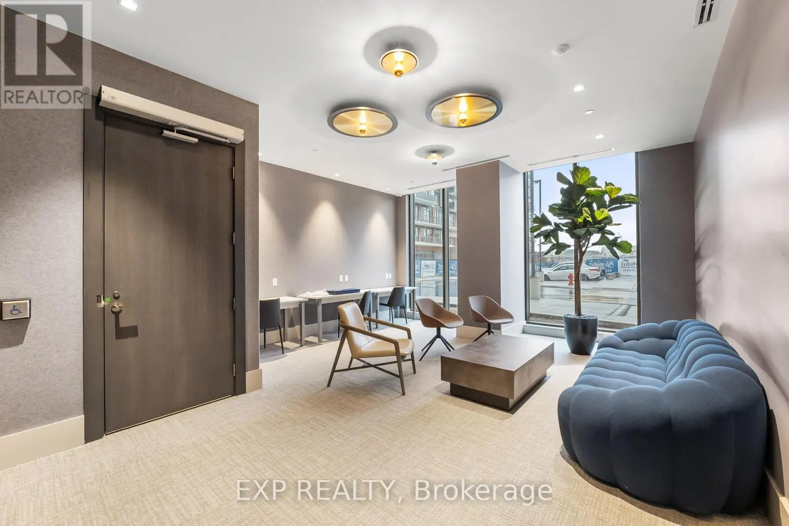 1605 - 2545 SIMCOE STREET N