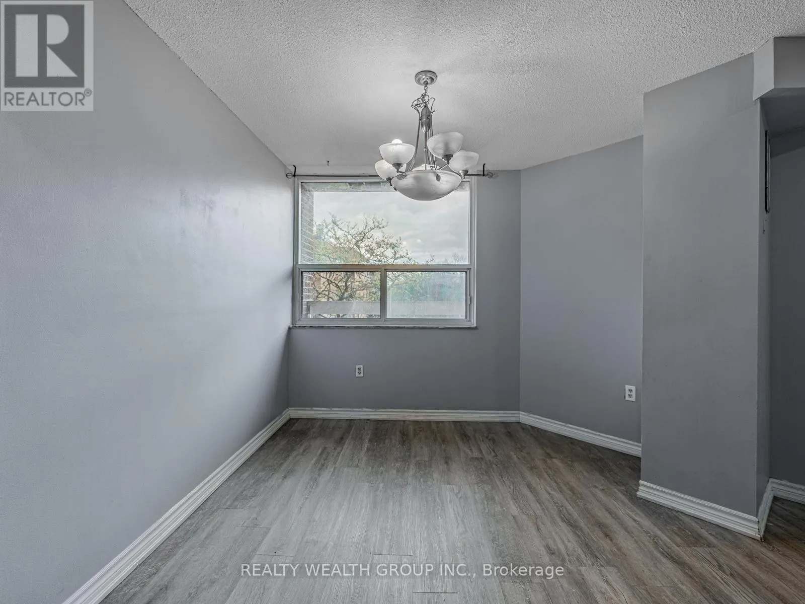 306 - 4062 LAWRENCE AVENUE
