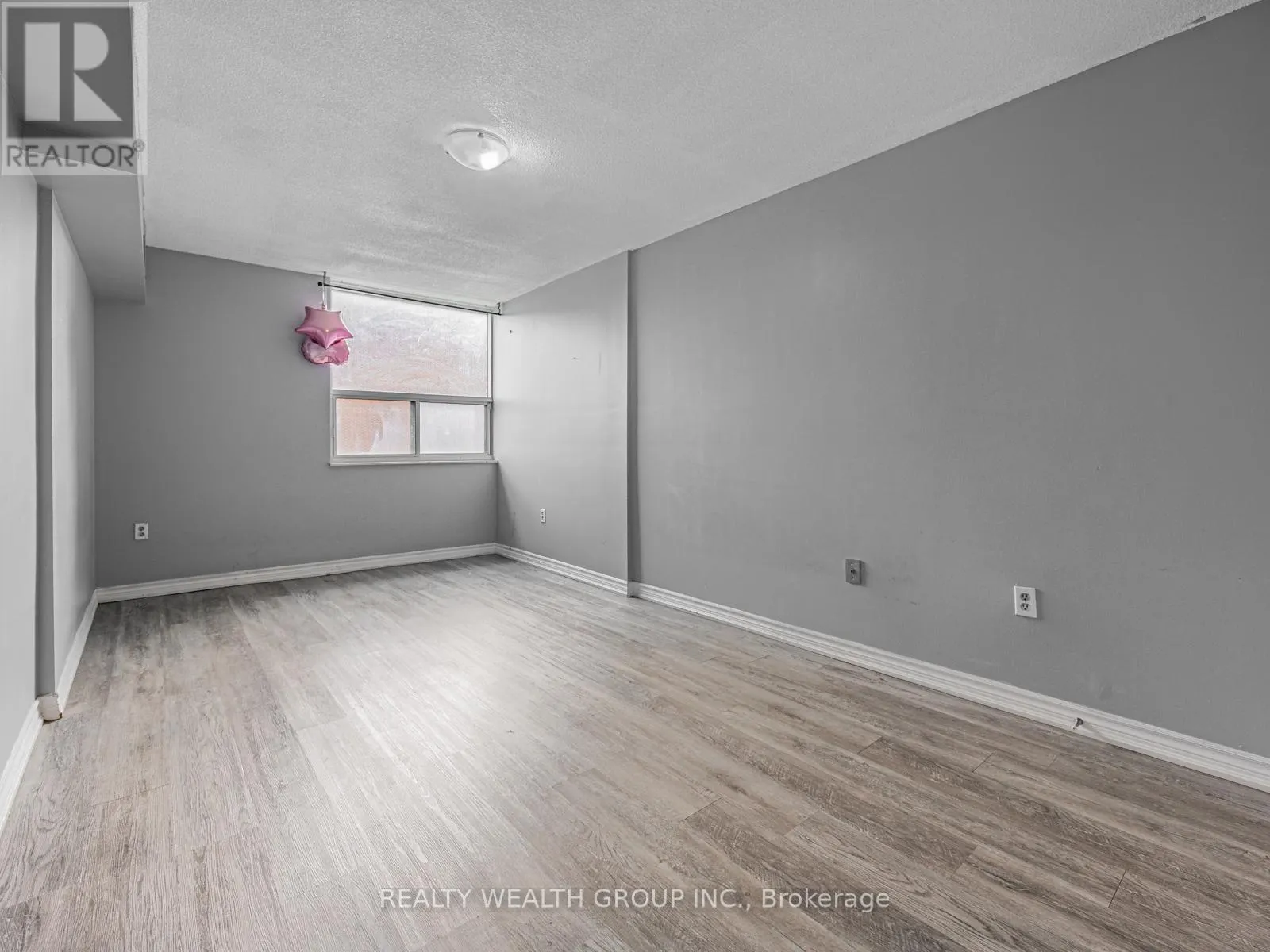 306 - 4062 LAWRENCE AVENUE