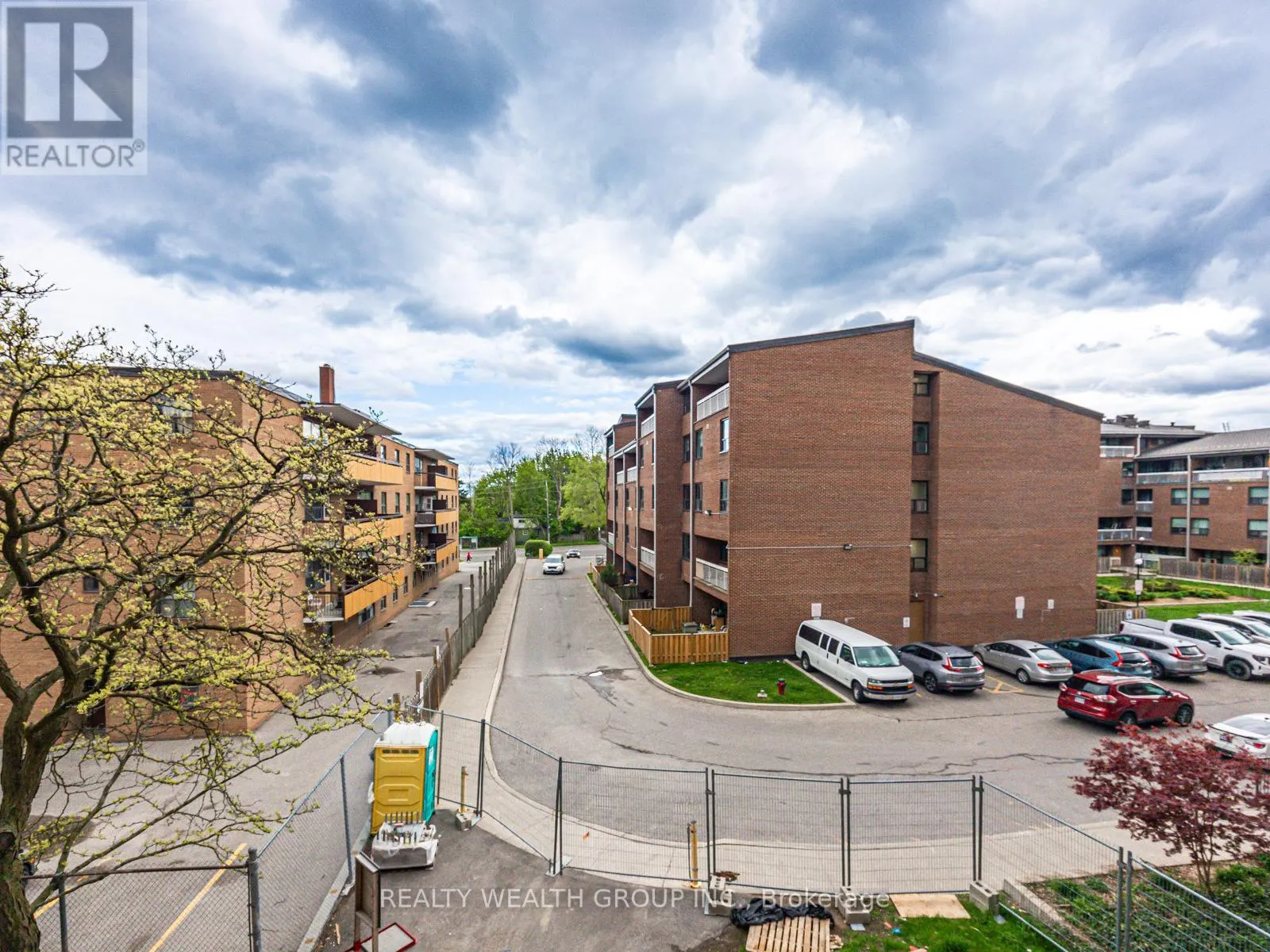 306 - 4062 LAWRENCE AVENUE