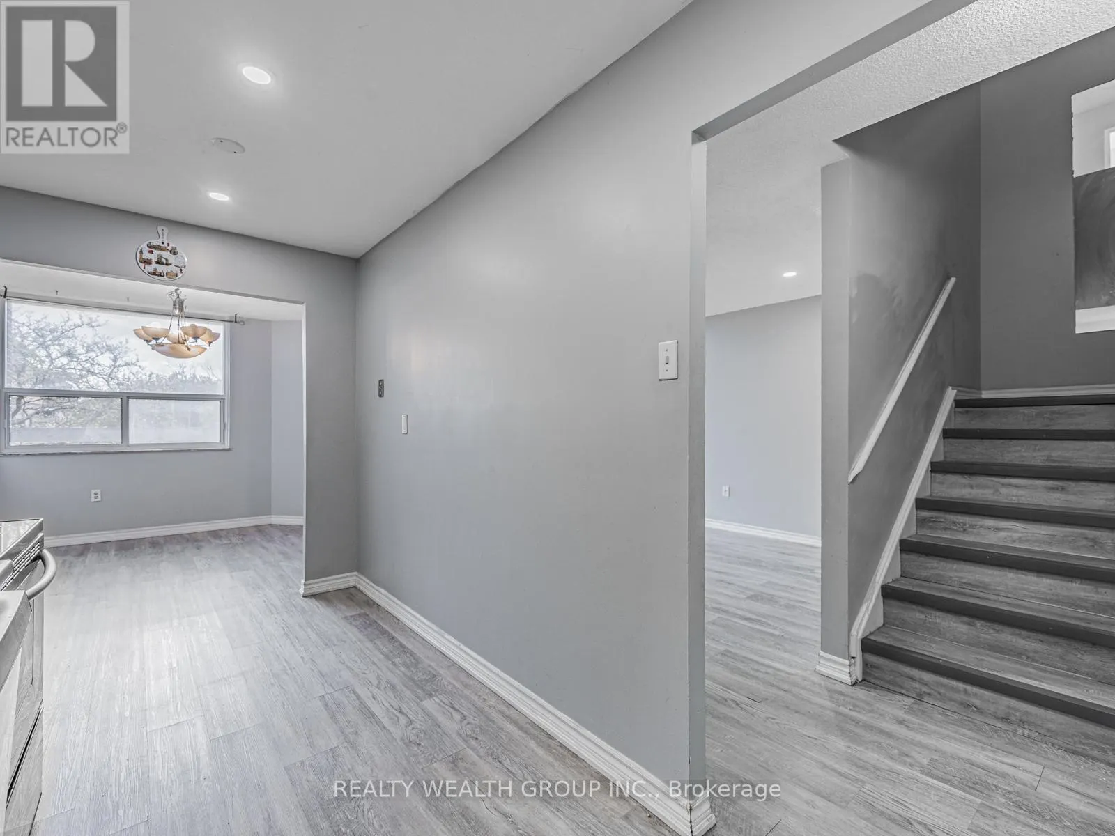 306 - 4062 LAWRENCE AVENUE