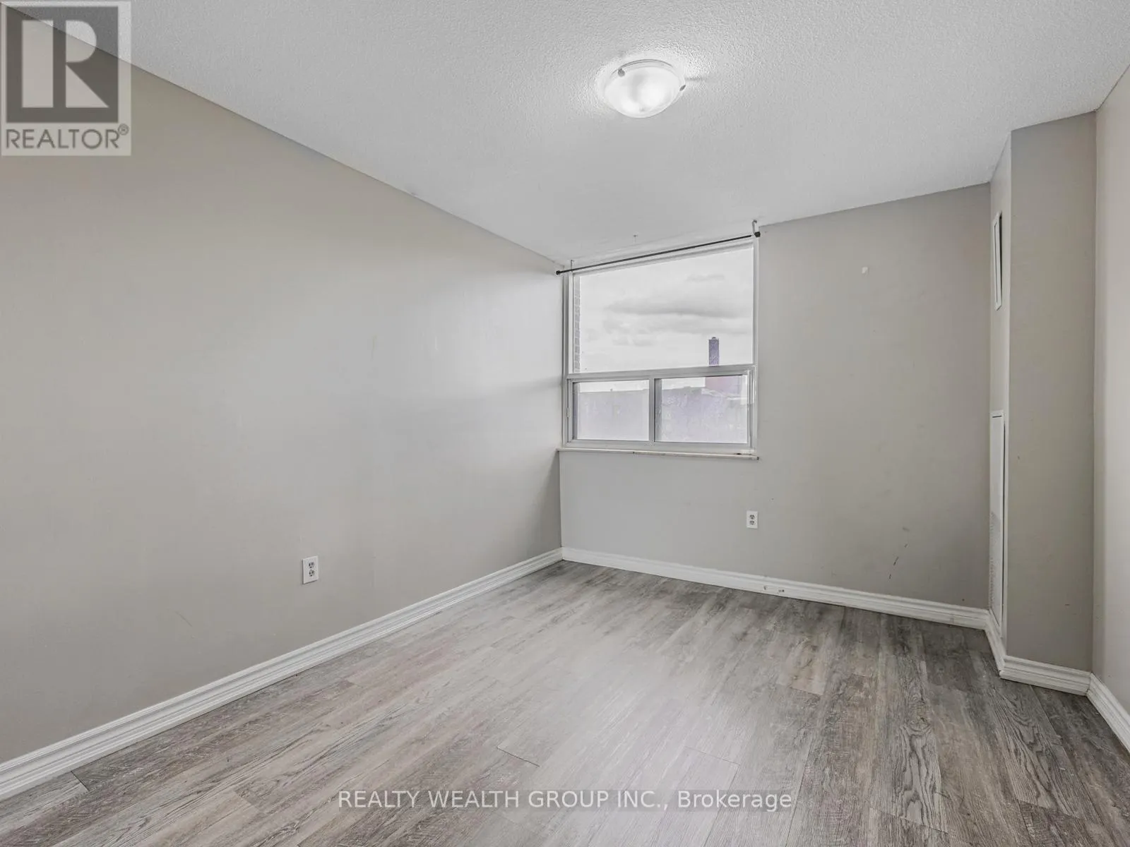 306 - 4062 LAWRENCE AVENUE