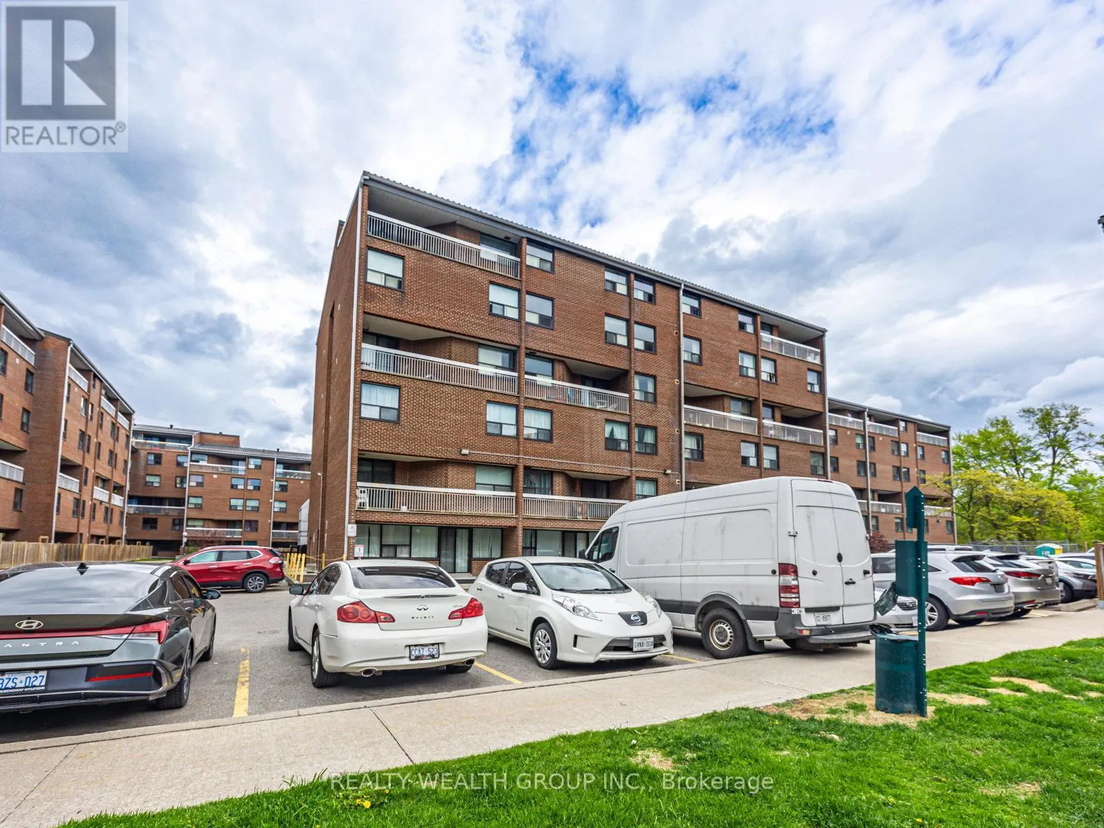 306 - 4062 LAWRENCE AVENUE