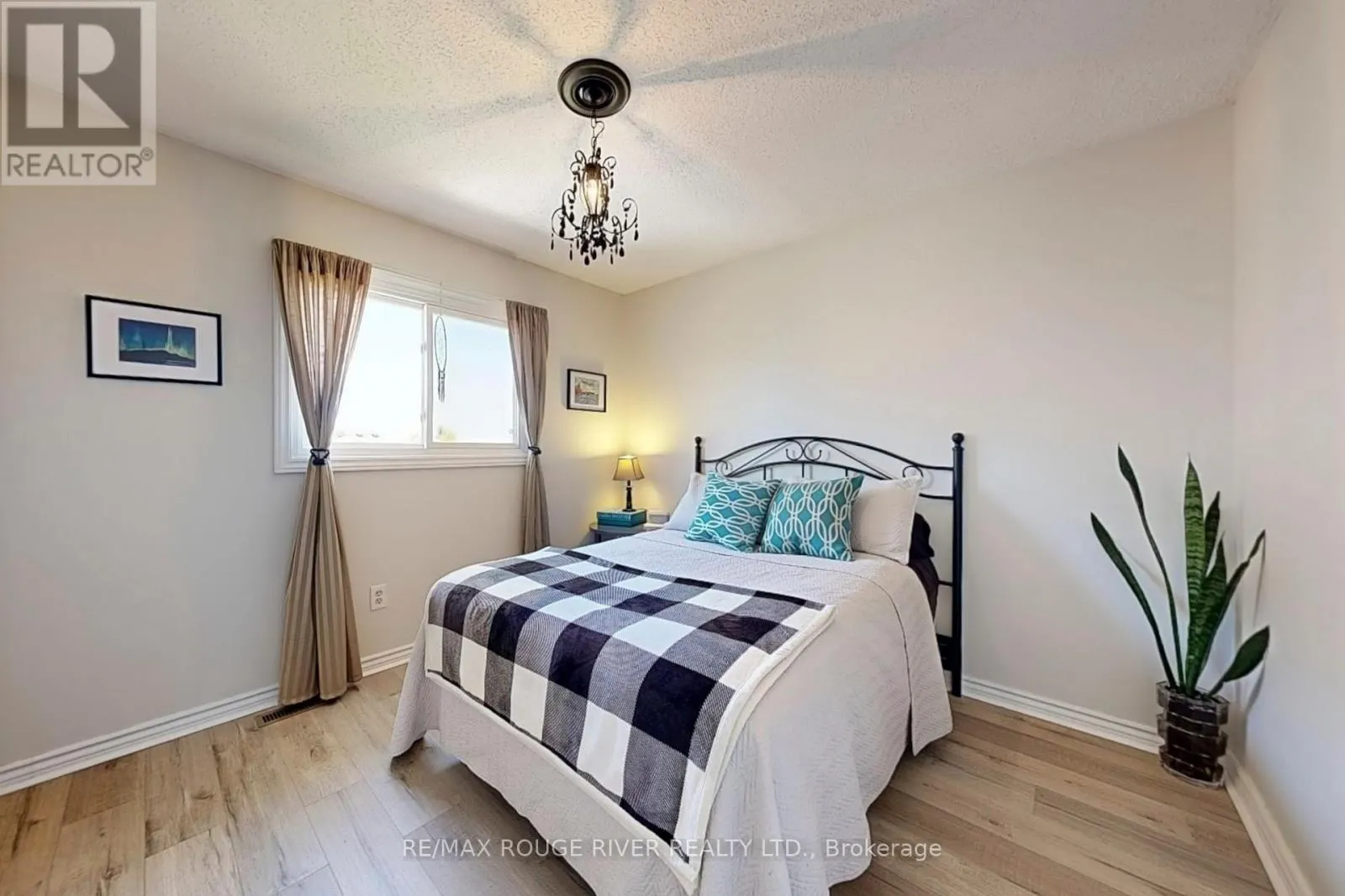 13 DAGWELL CRESCENT
