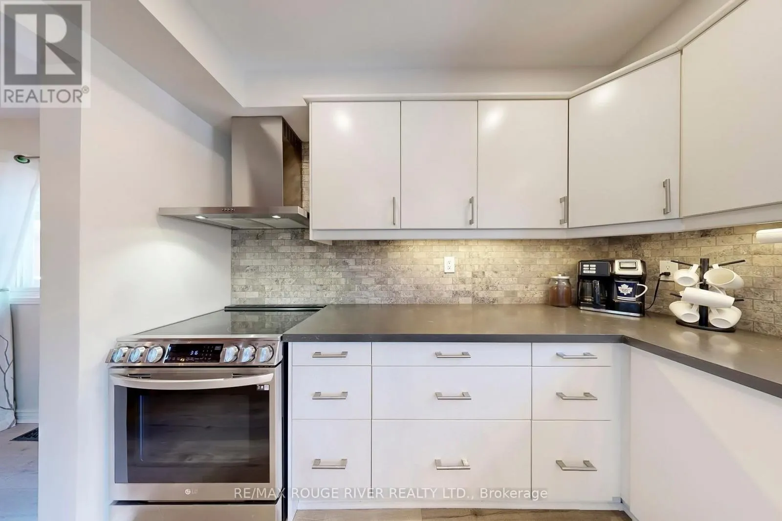 13 DAGWELL CRESCENT