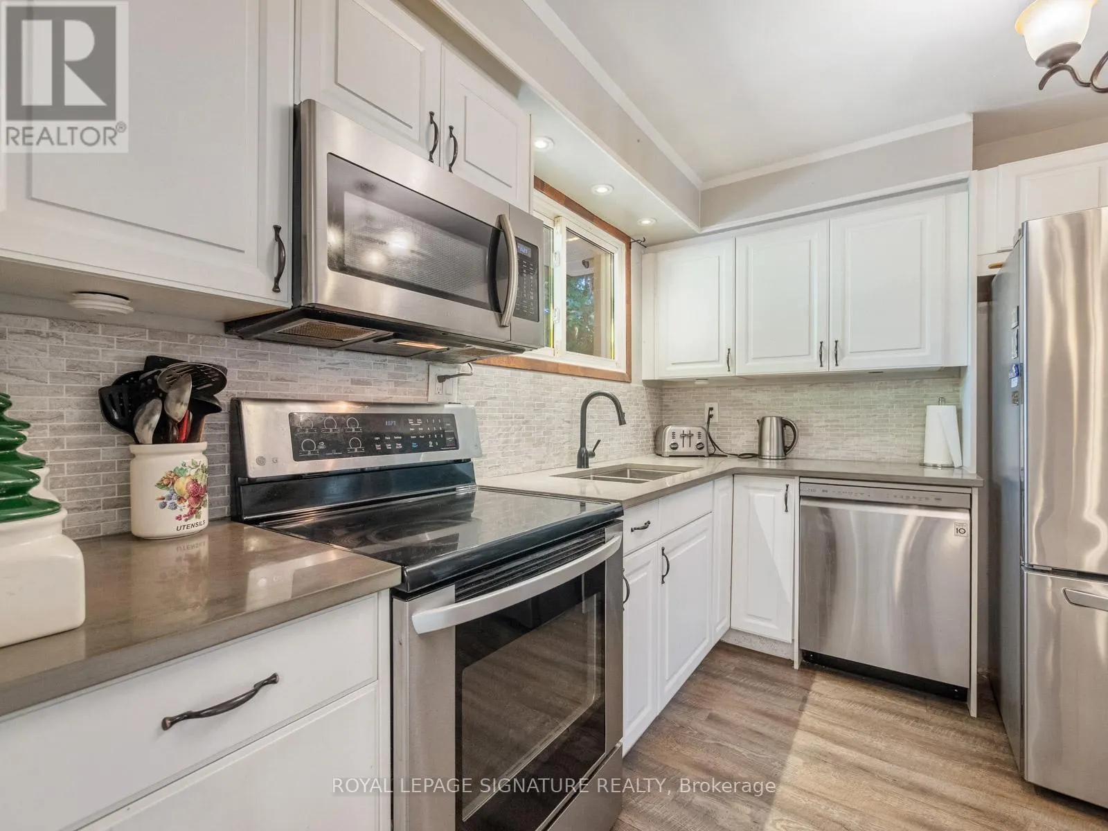 446 BERNHARD CRESCENT