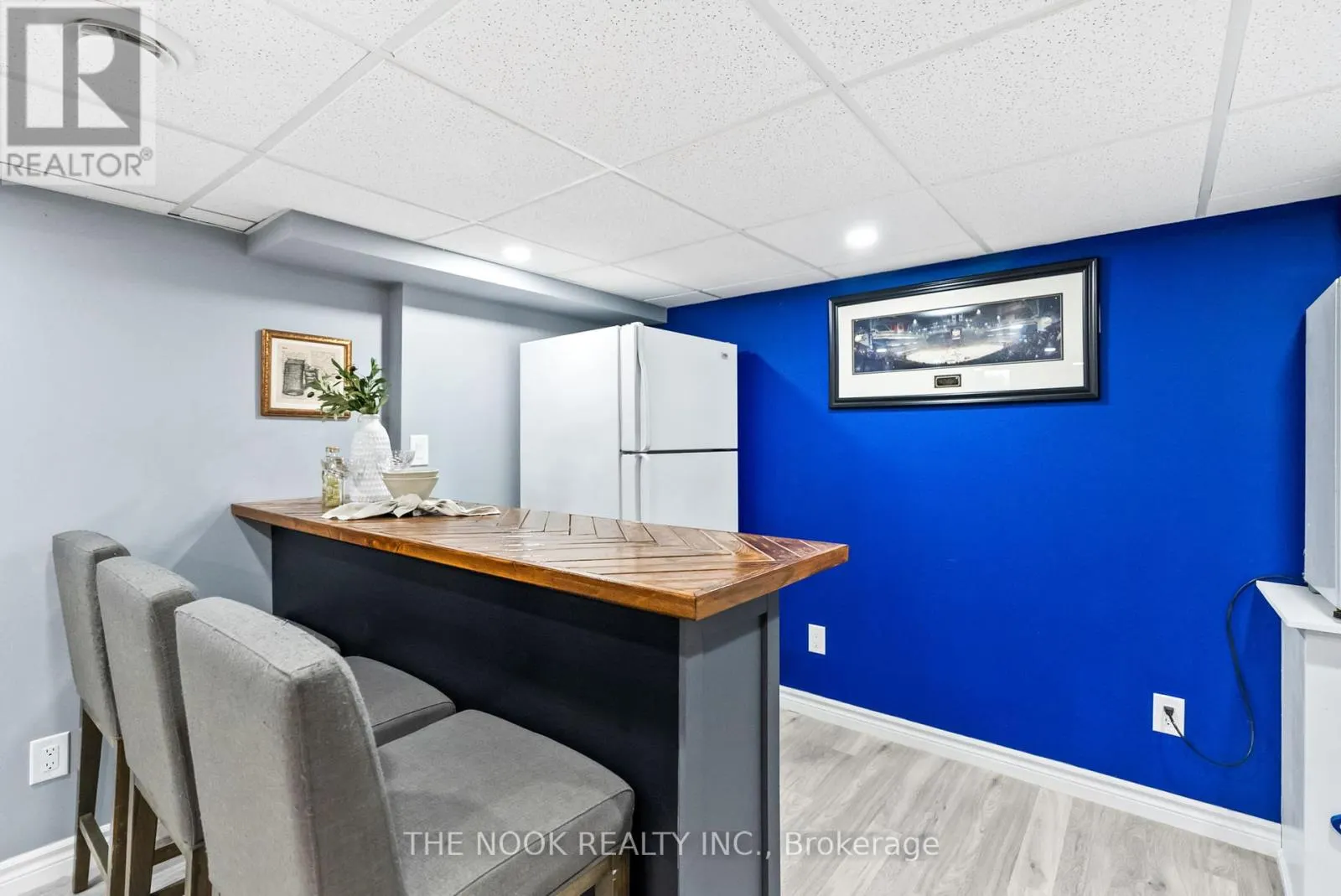 248 KINMOUNT CRESCENT