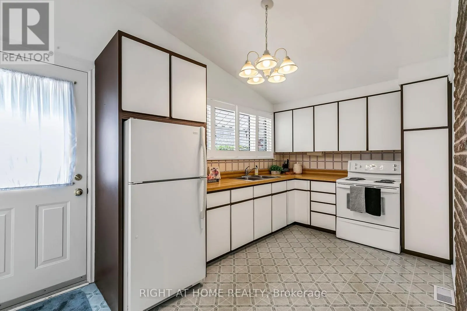69 BENLEIGH DRIVE