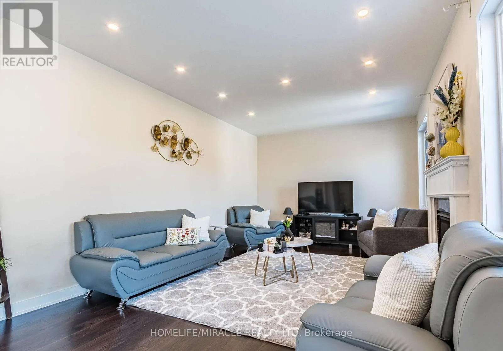 10 BUCKLES COURT