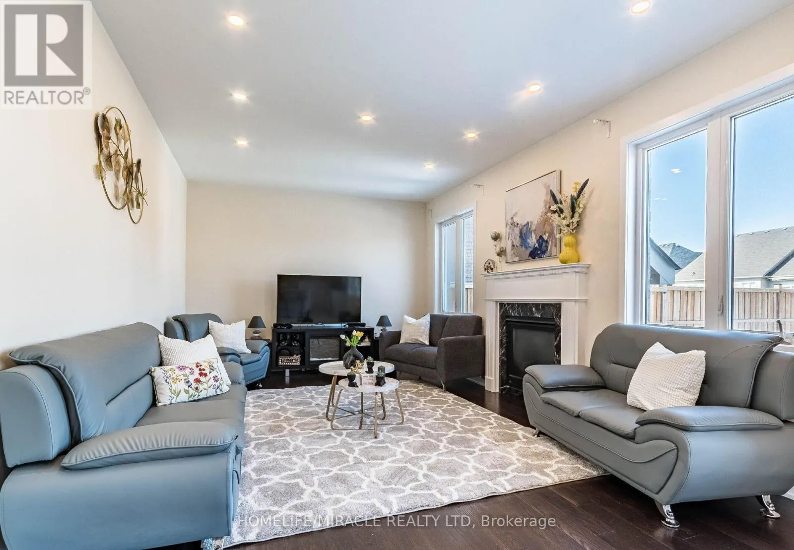 10 BUCKLES COURT