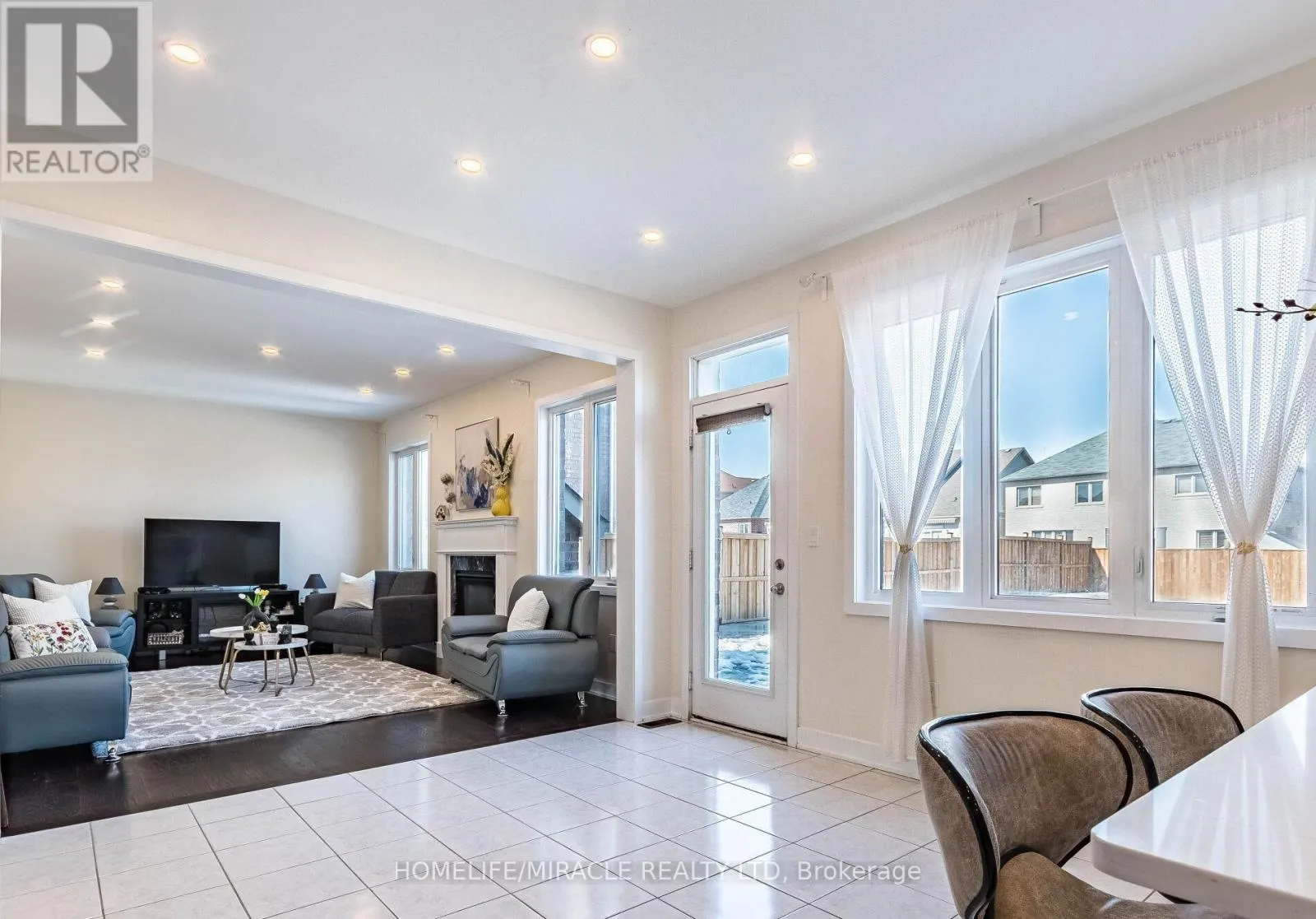 10 BUCKLES COURT