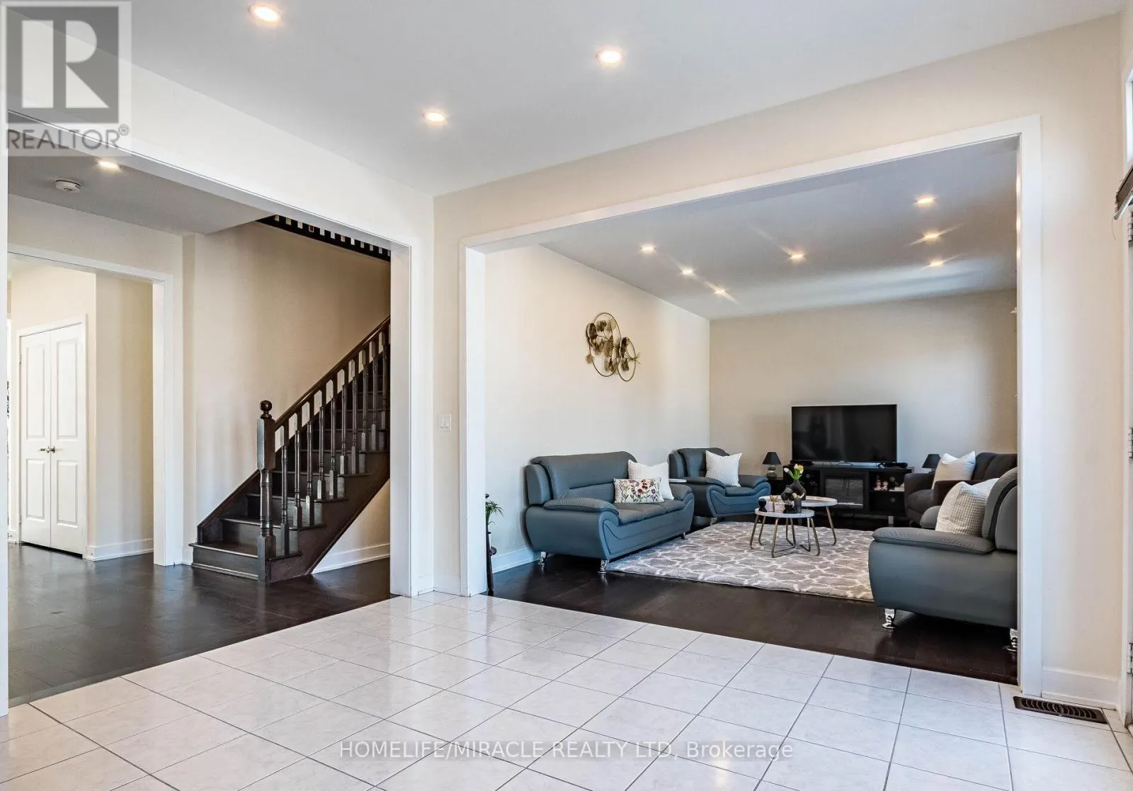 10 BUCKLES COURT